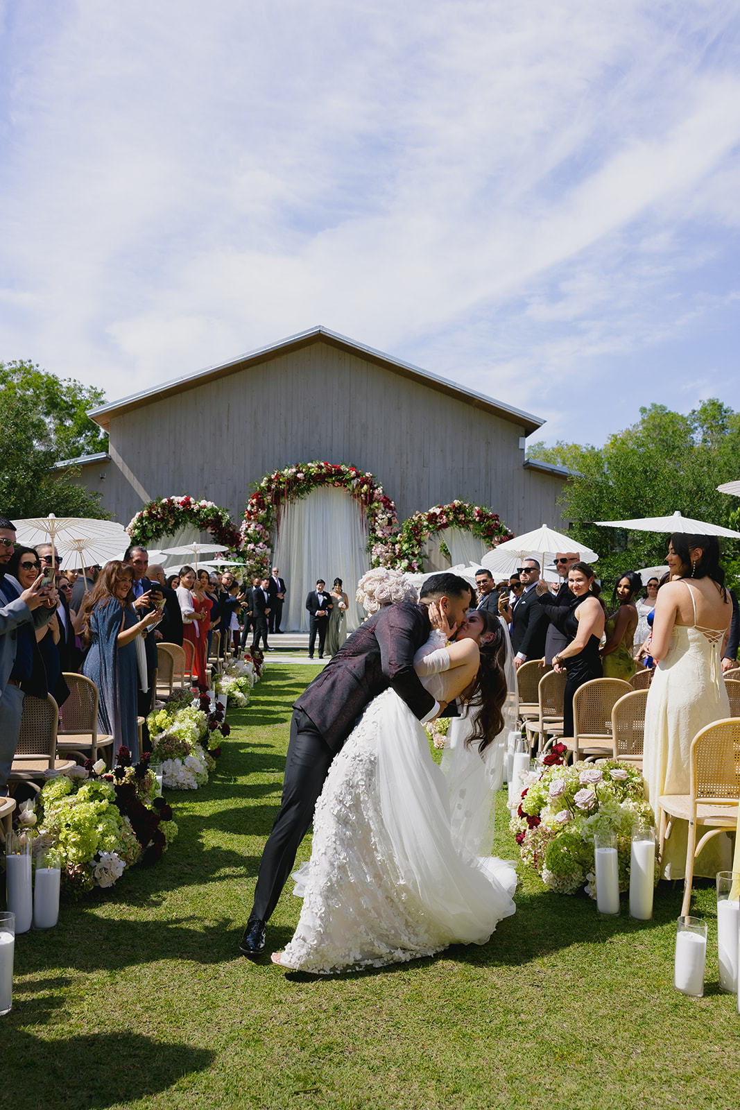 bride and groom kiss photo ideas