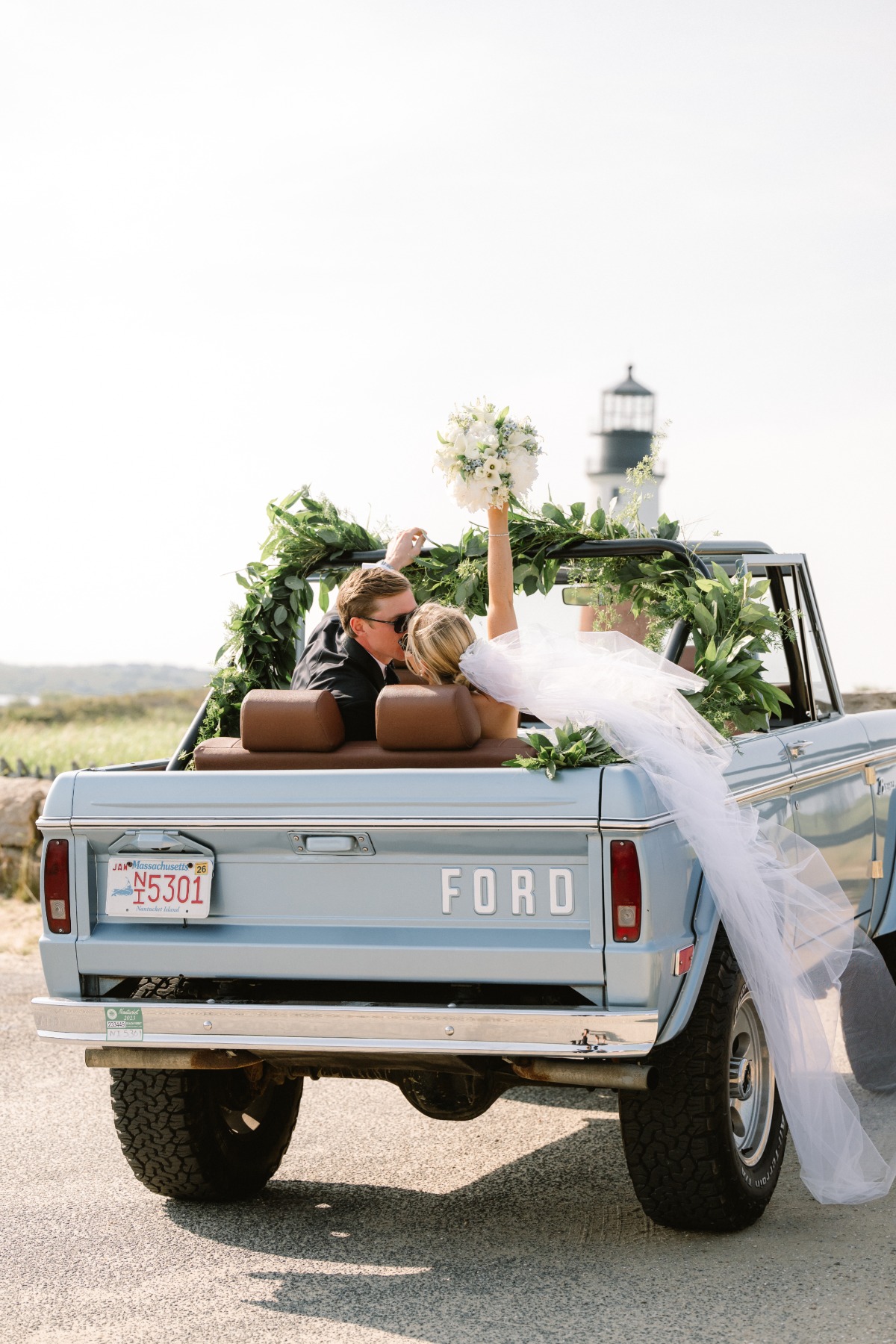 vintage Bronco wedding portraits