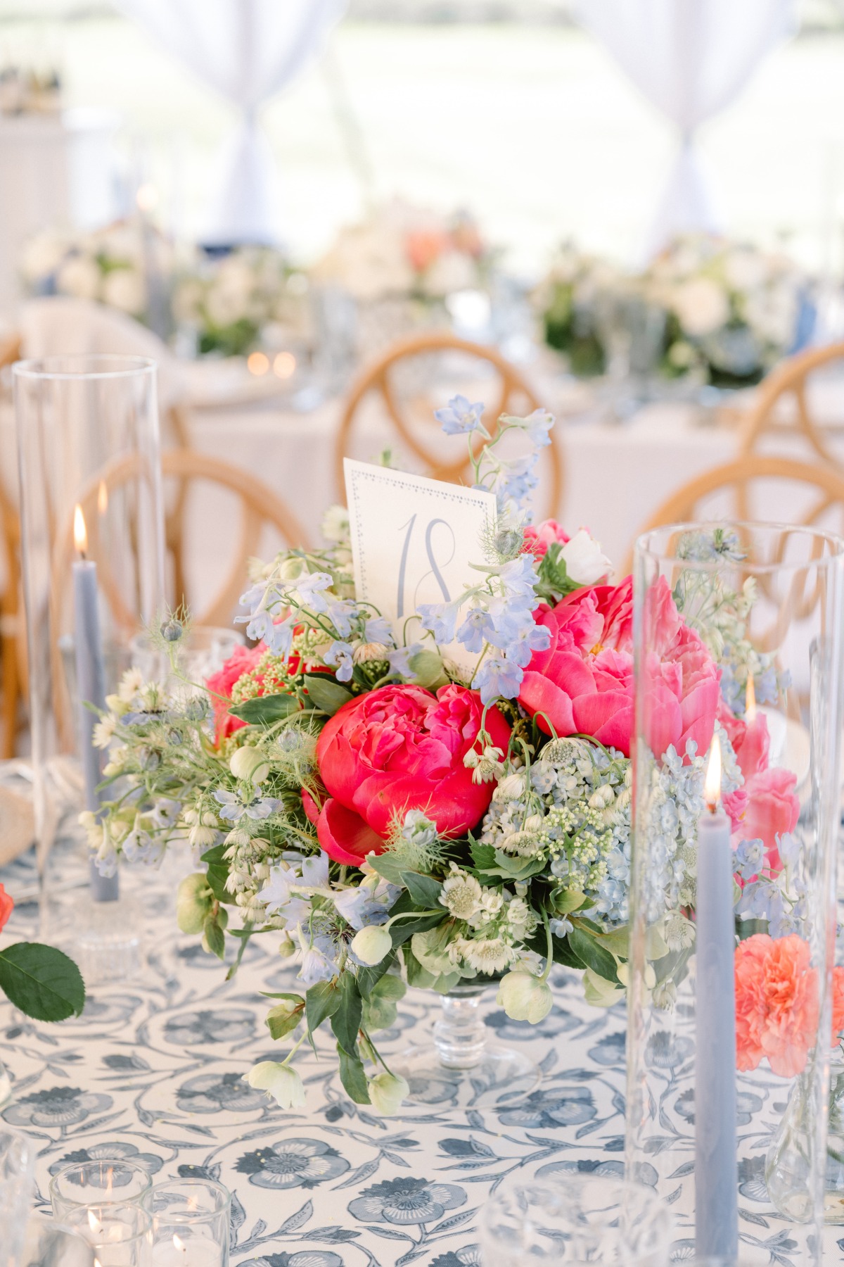 pink and blue centerpieces