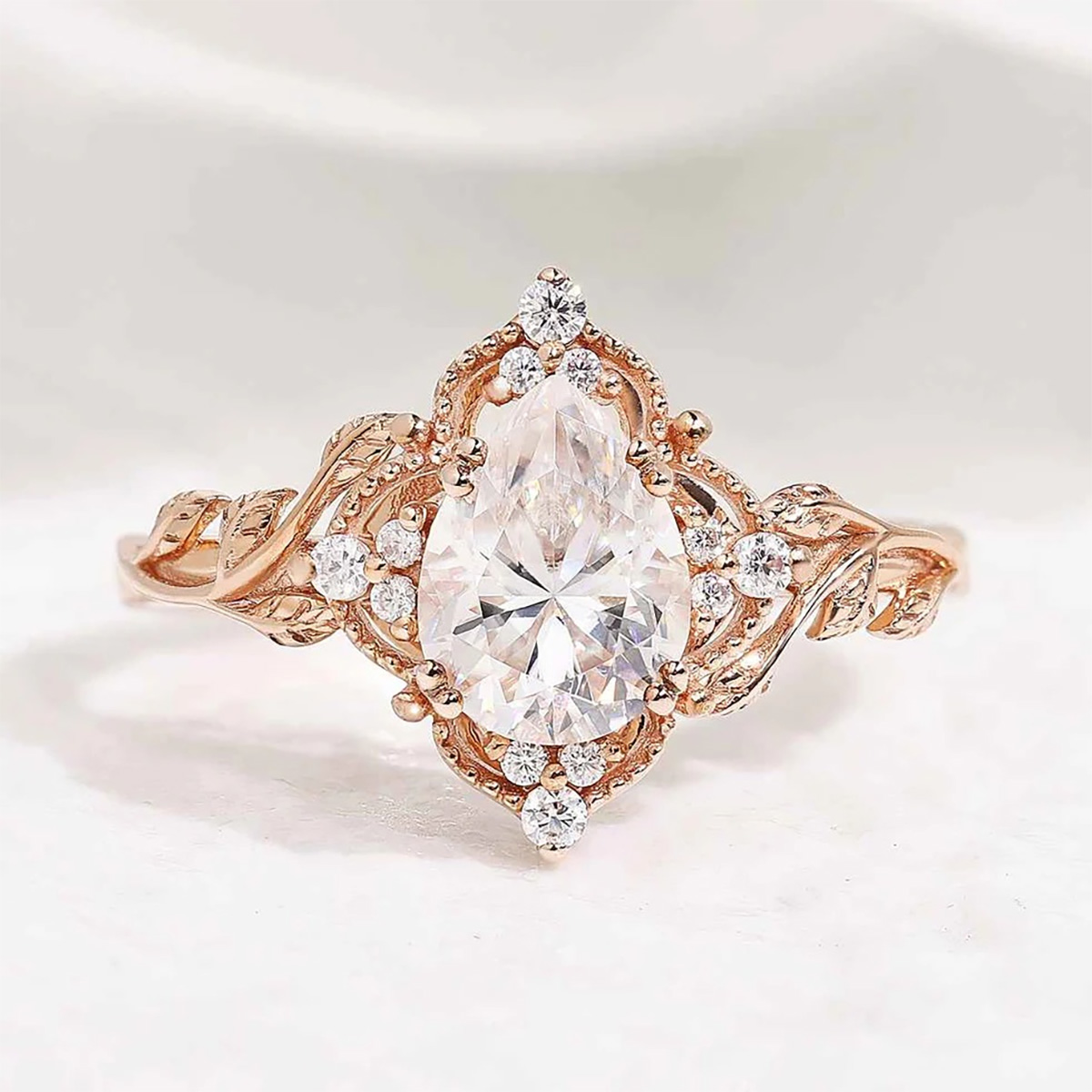 lahela-jewelry-leaf-shaped-moissanite-wedding-ring-1