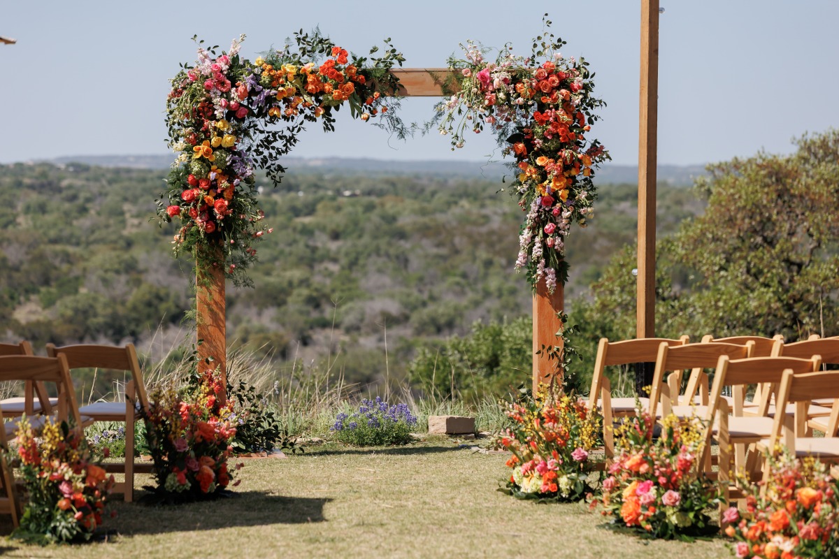 vibrant wedding flower ideas