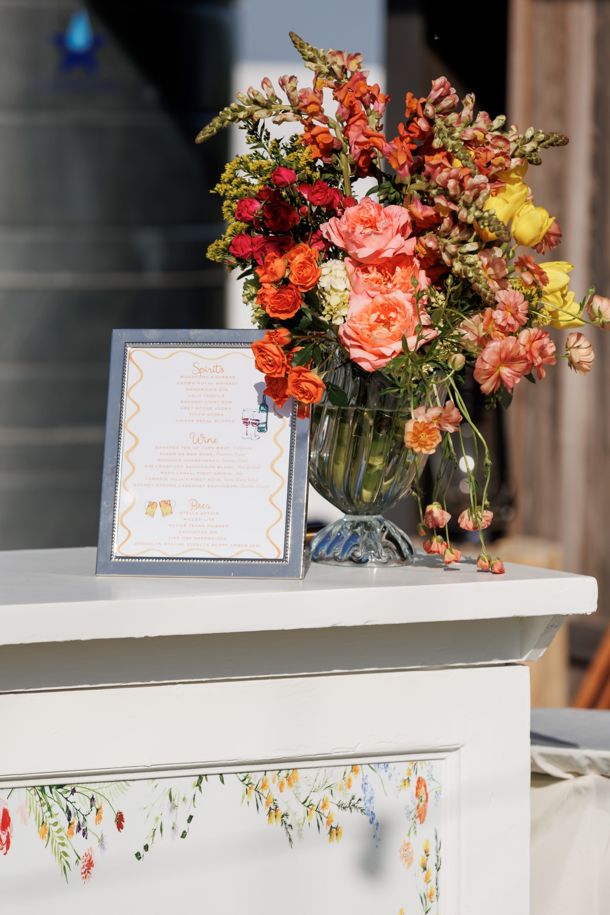 bar wedding flowers