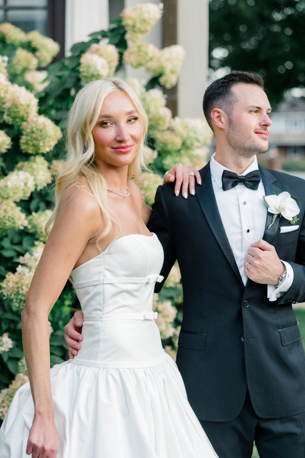 bow wedding dress
