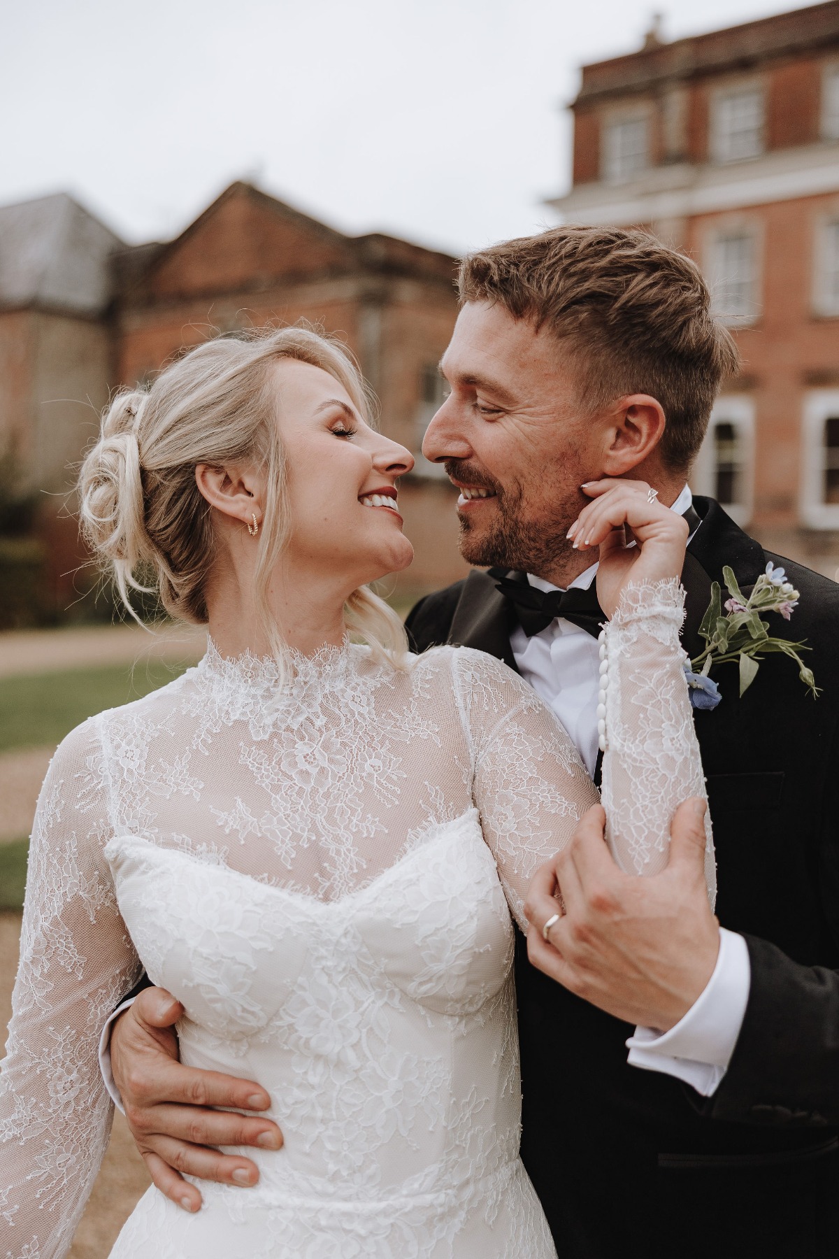 long sleeve lace wedding dress