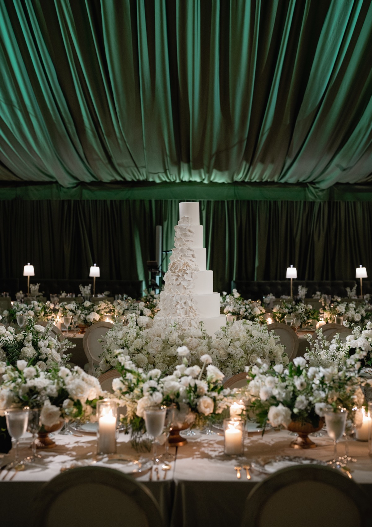 cake centerpiece for wedding