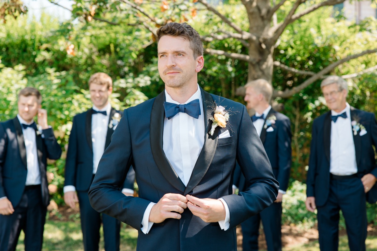 groom in navy blue tuxedo