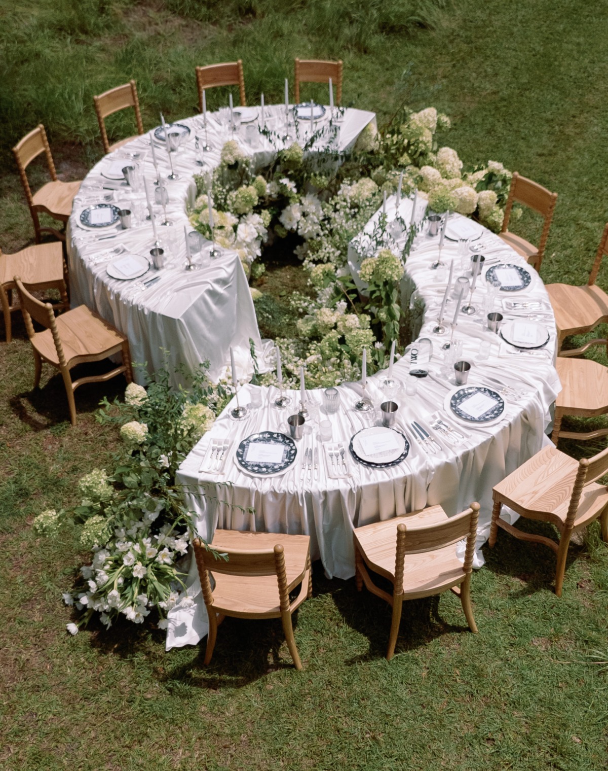 modern outdoor wedding decor