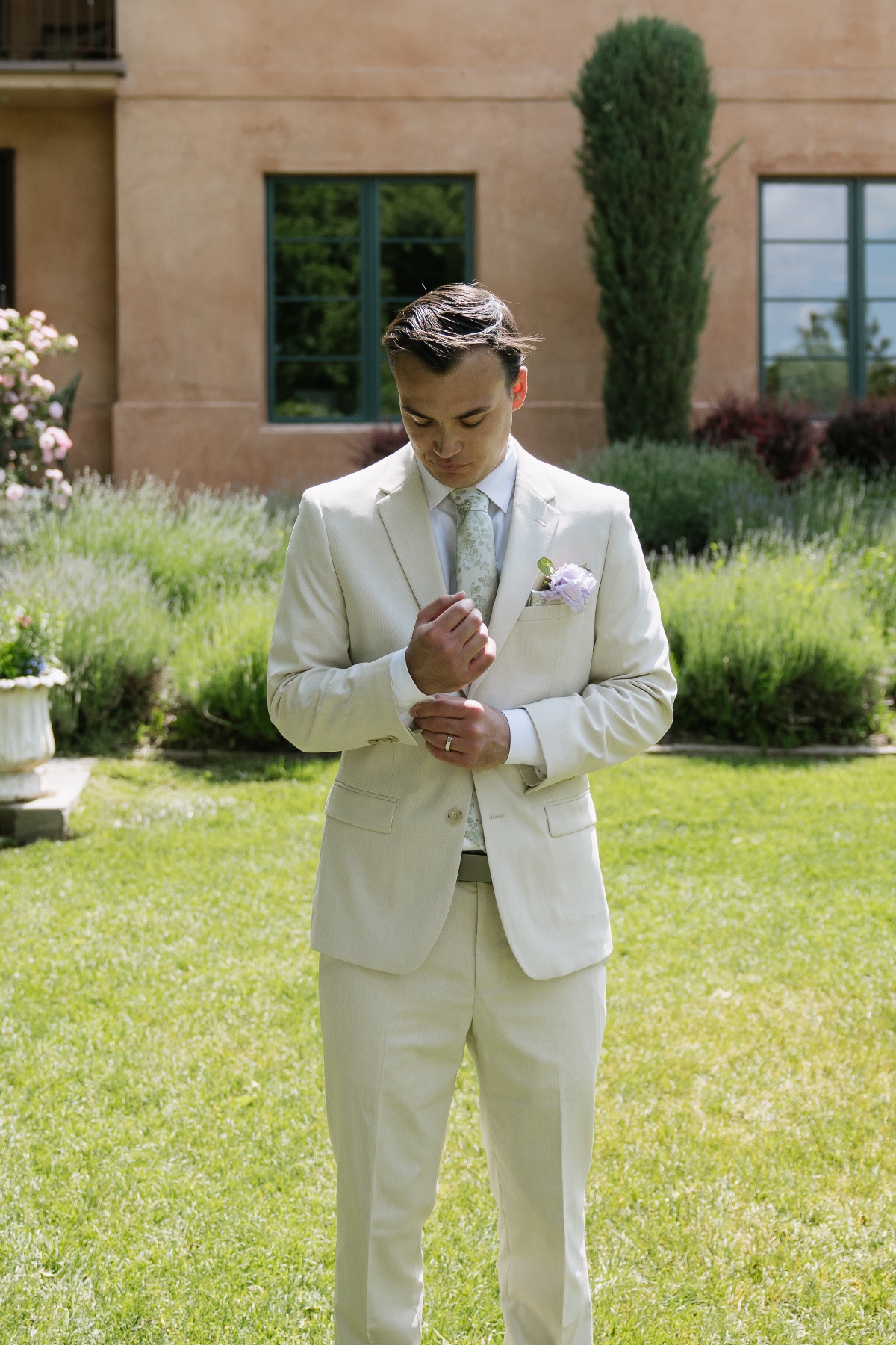 groom in linen suit