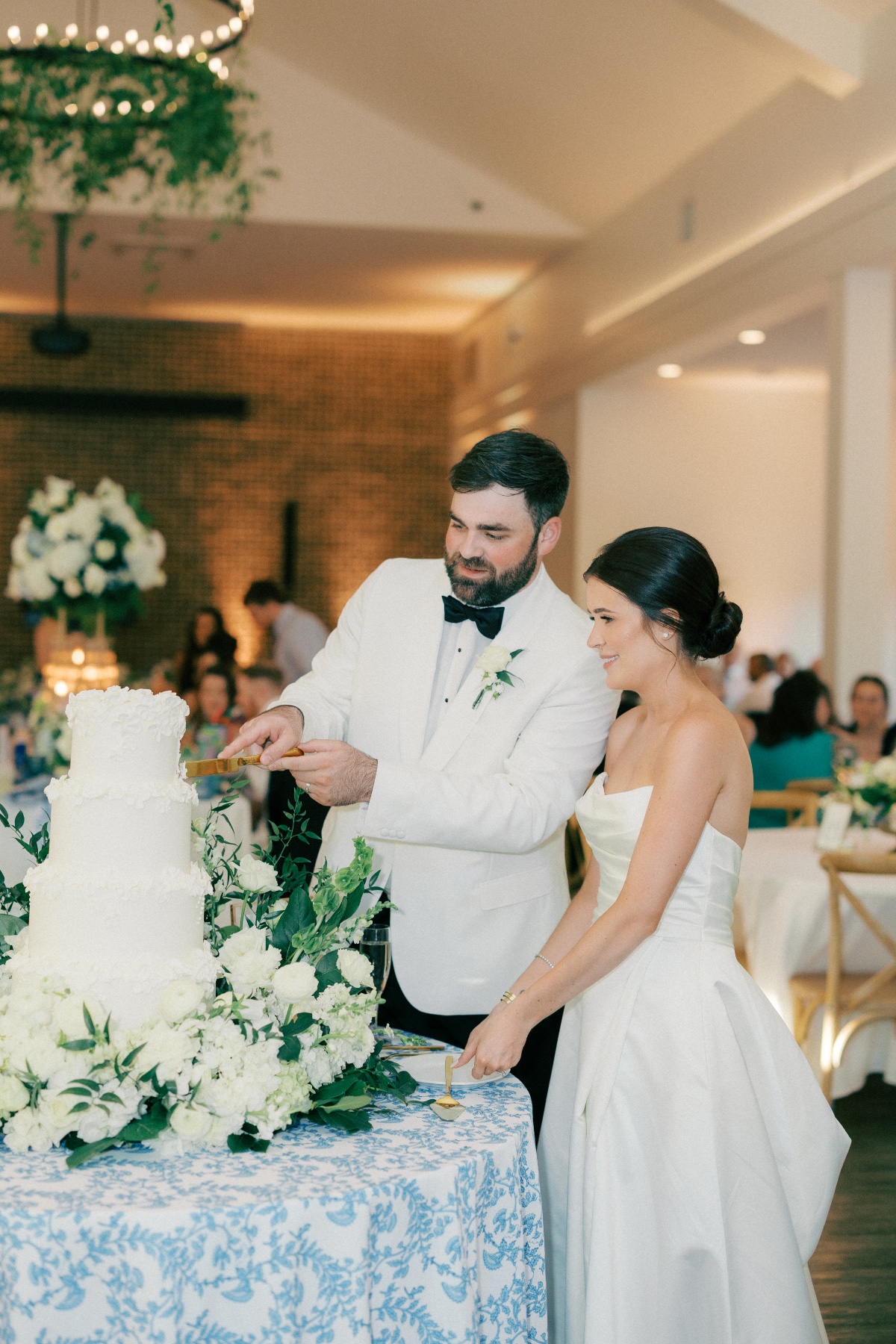 cake cutting photo ideas