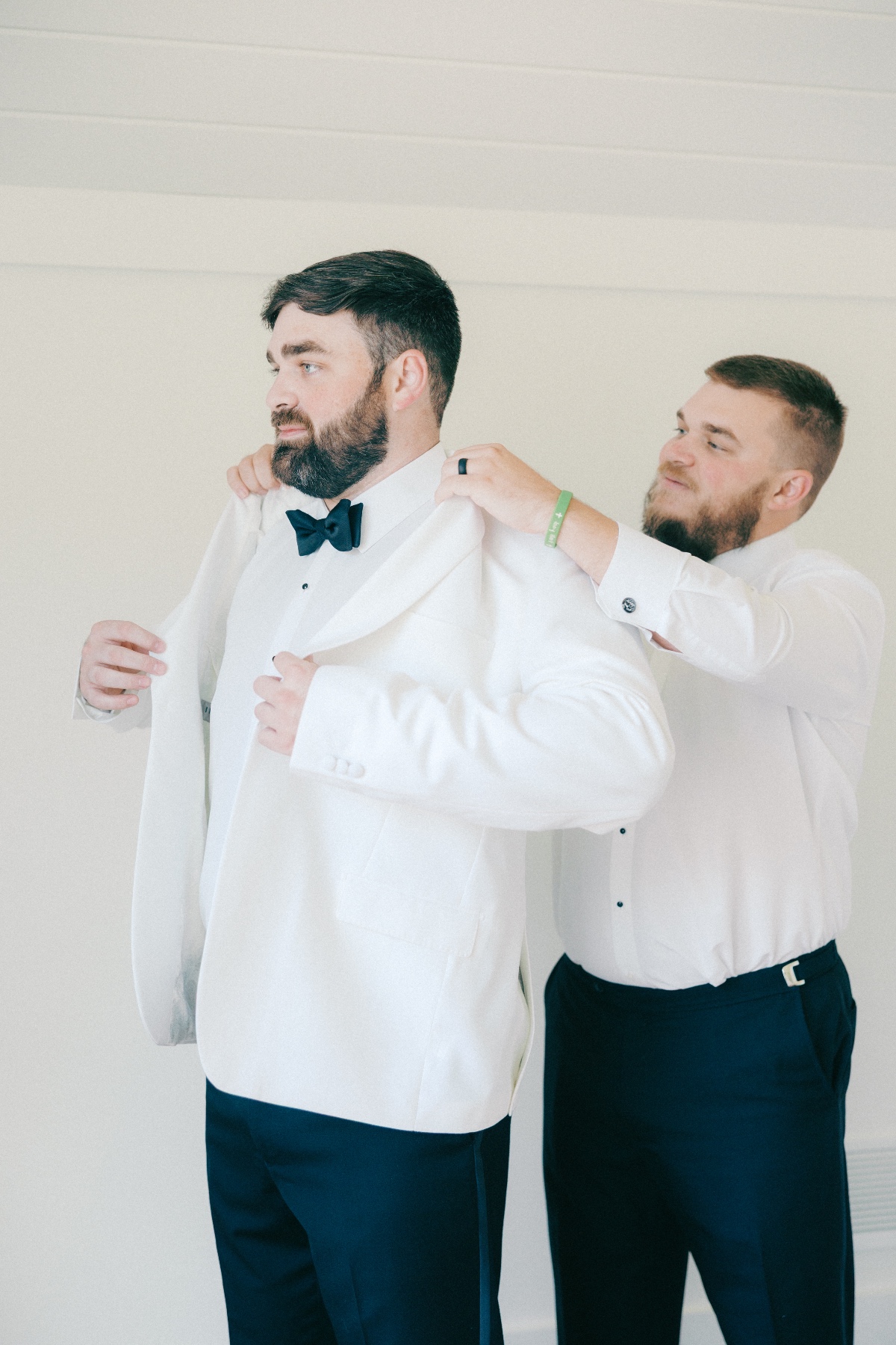 groom getting ready photo ideas