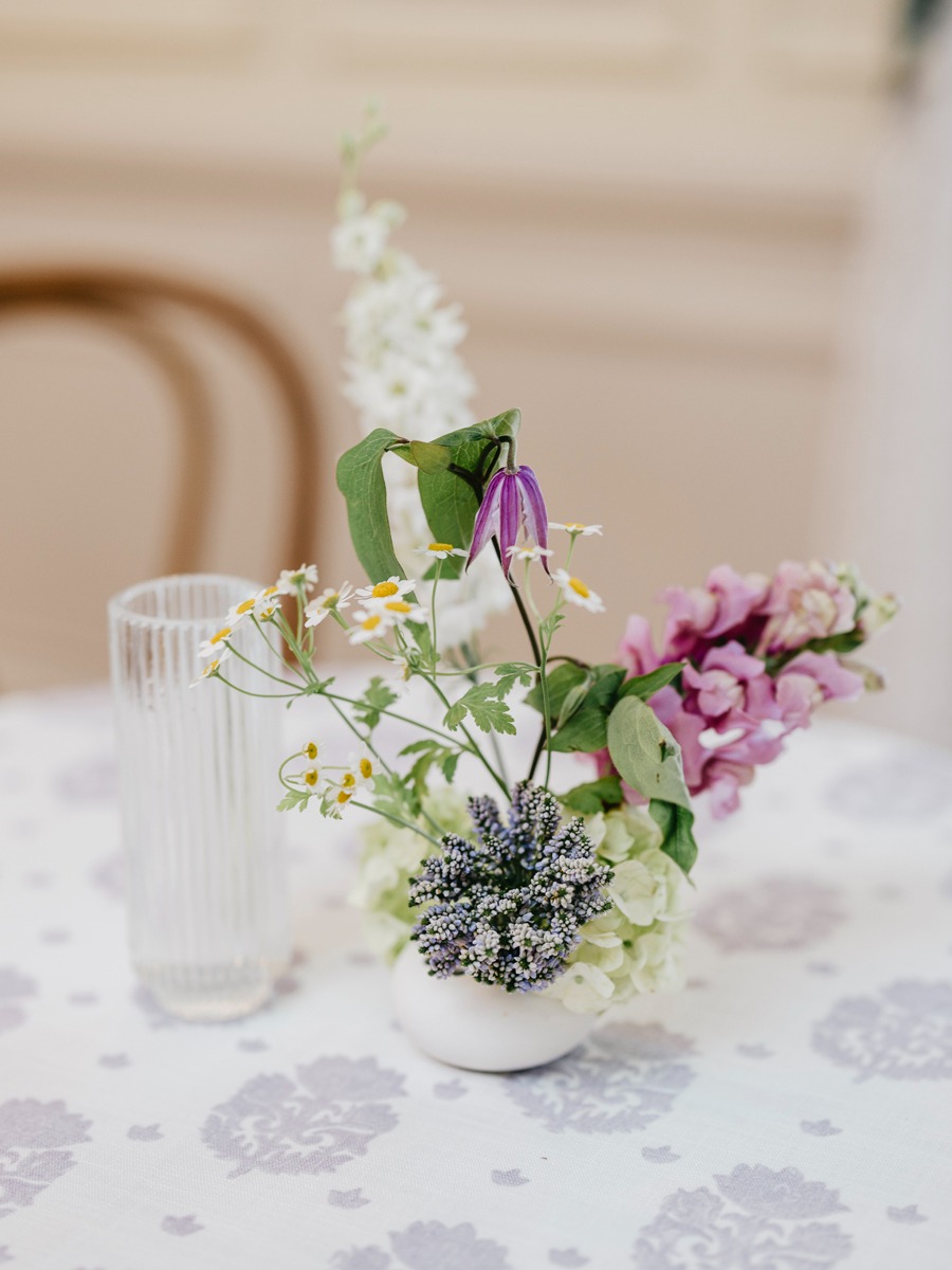 simple cocktail hour florals