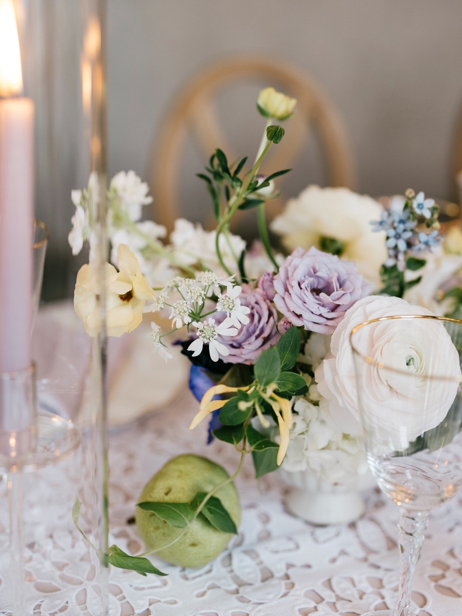 pastel table flowers 