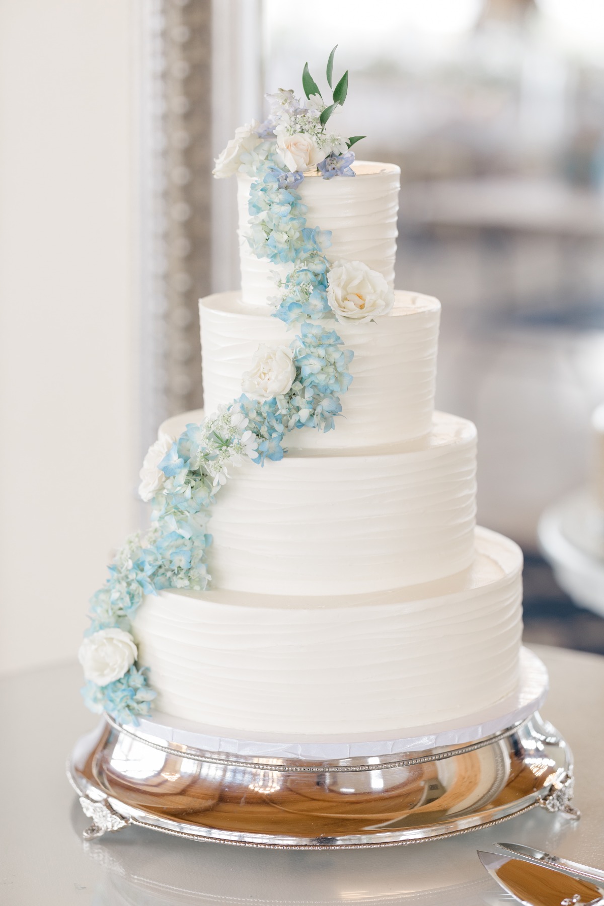 blue and white wedding cake
