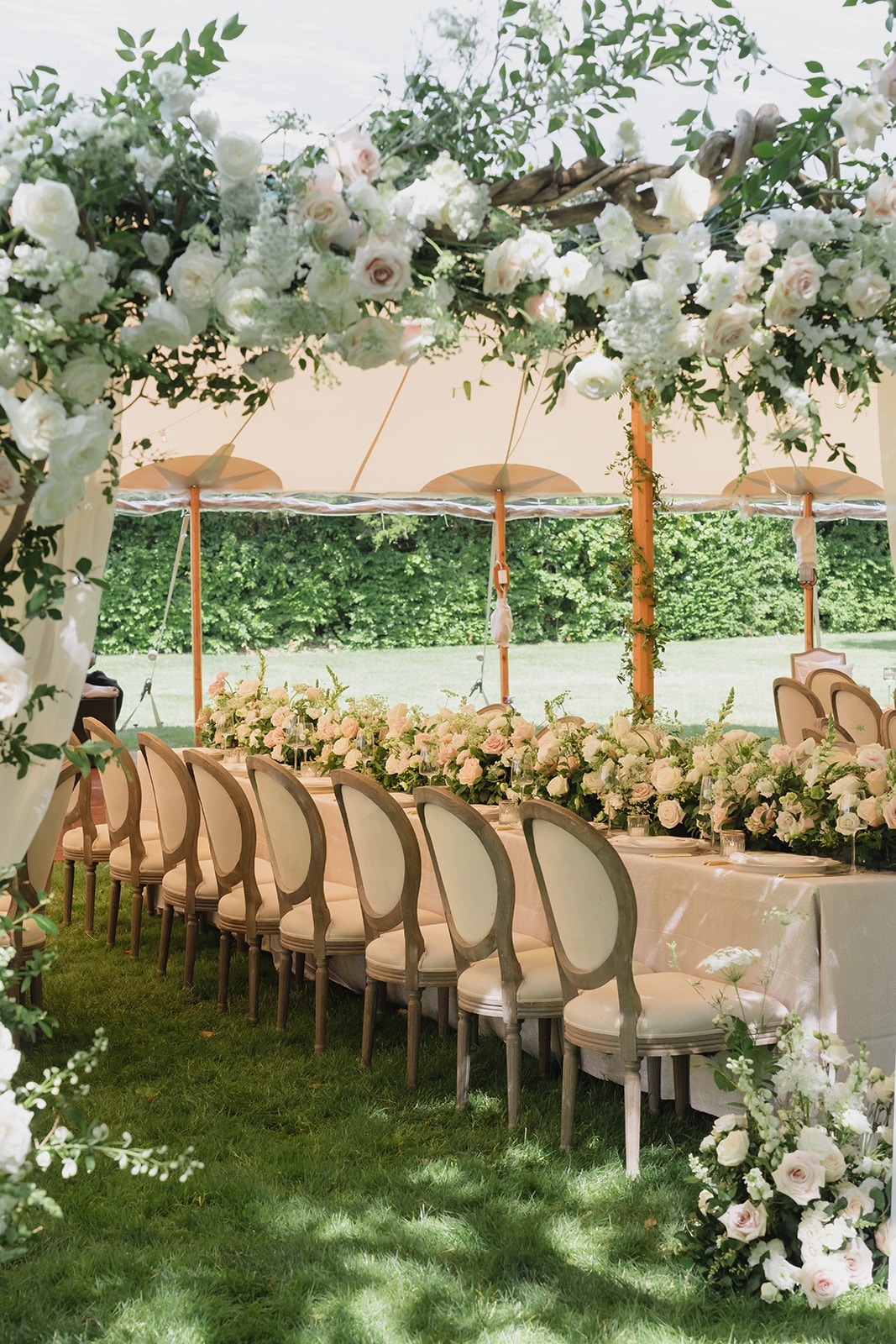 rose crawling floral installation for wedding