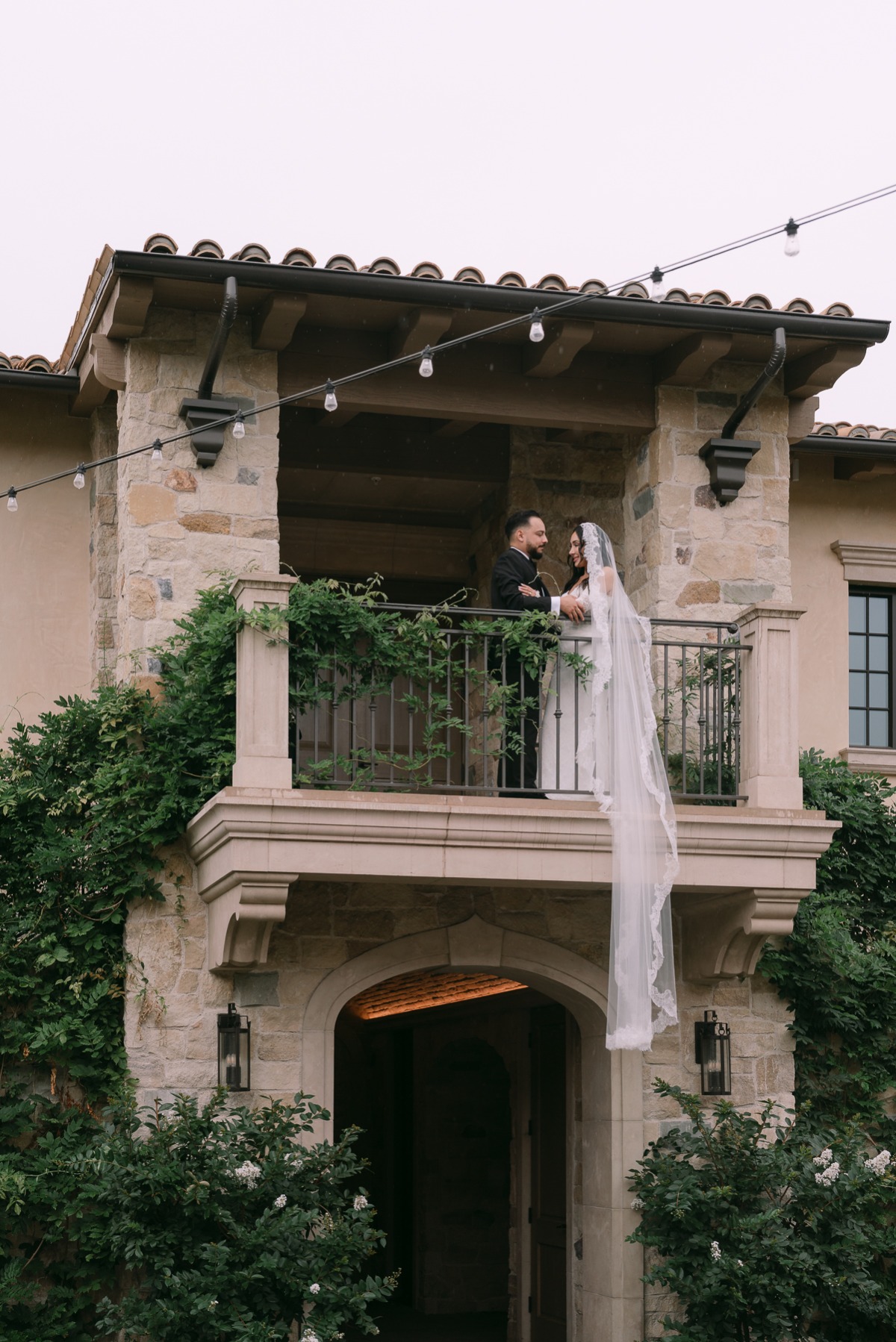 cute balcony photo ideas for wedding