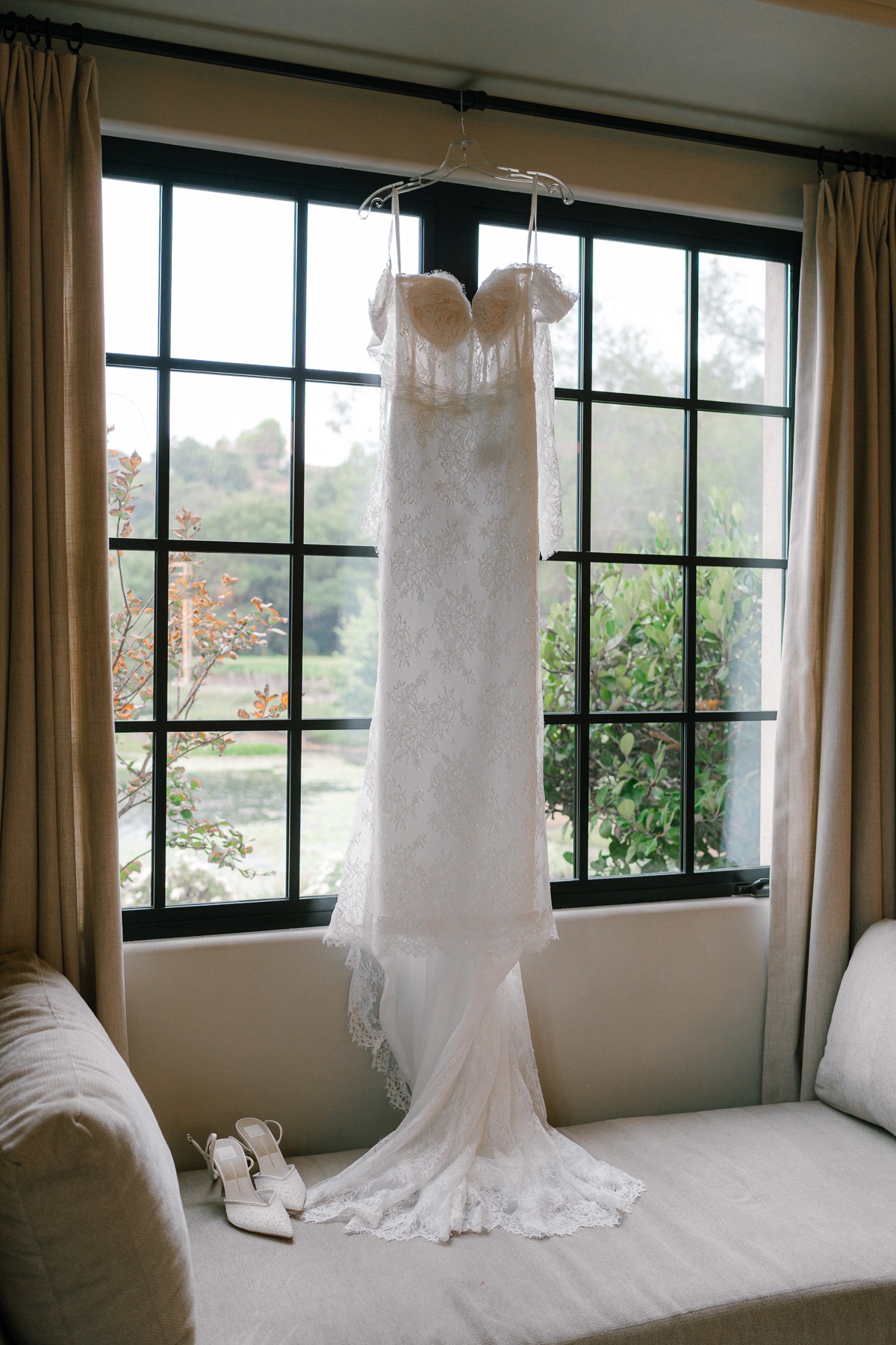 lace mermaid wedding dress