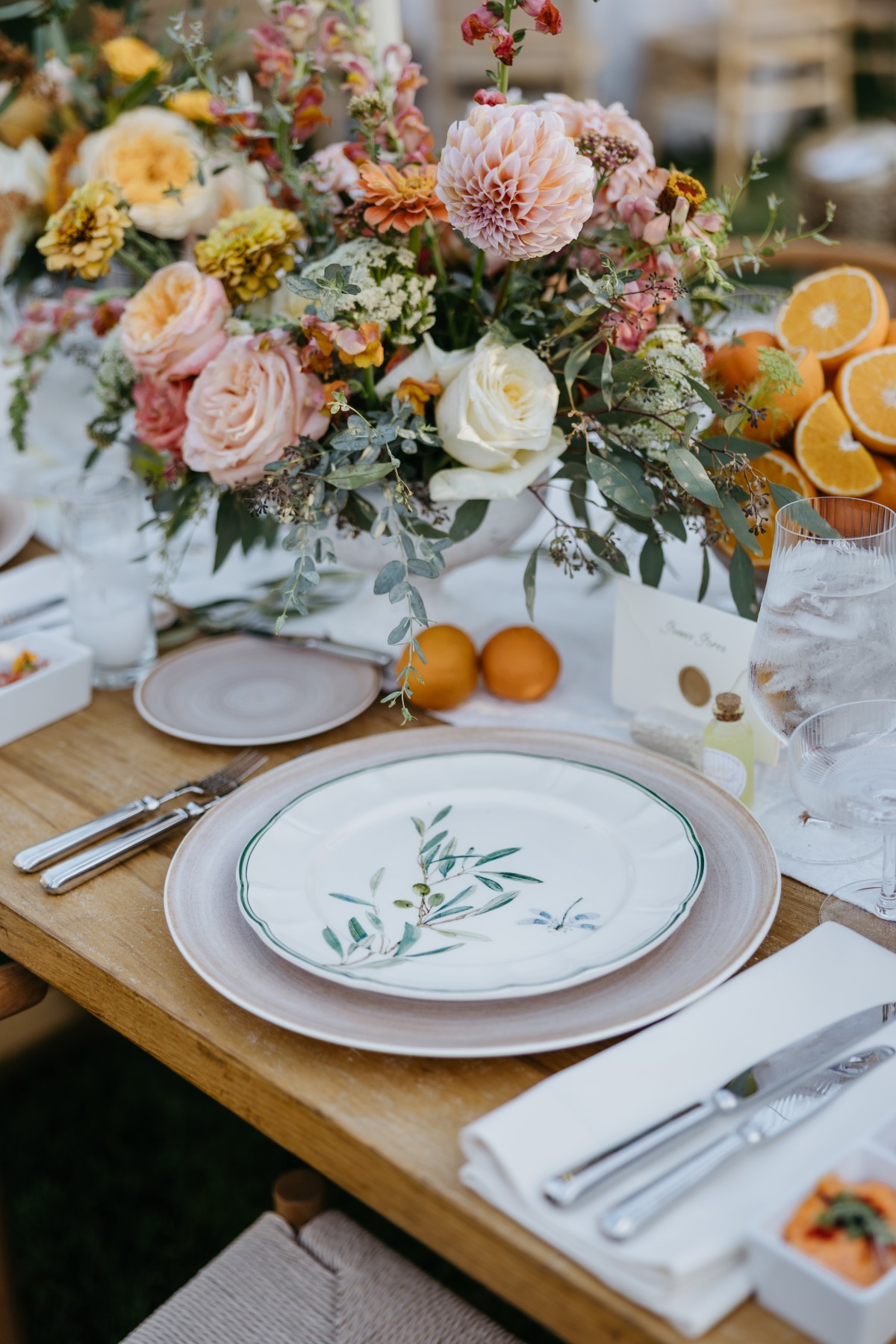 citrus wedding flower ideas