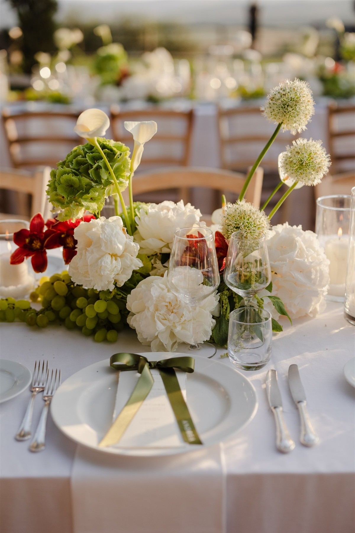 modern wedding floral arrangments