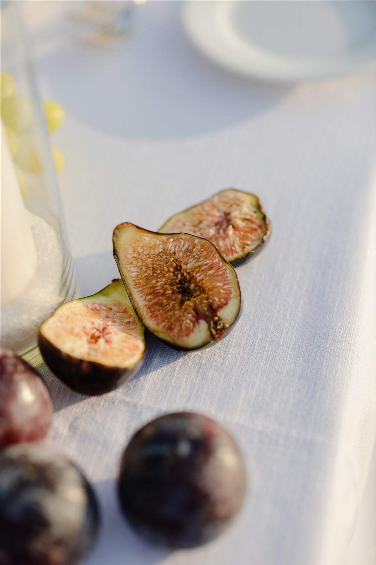 fig decor for wedding table