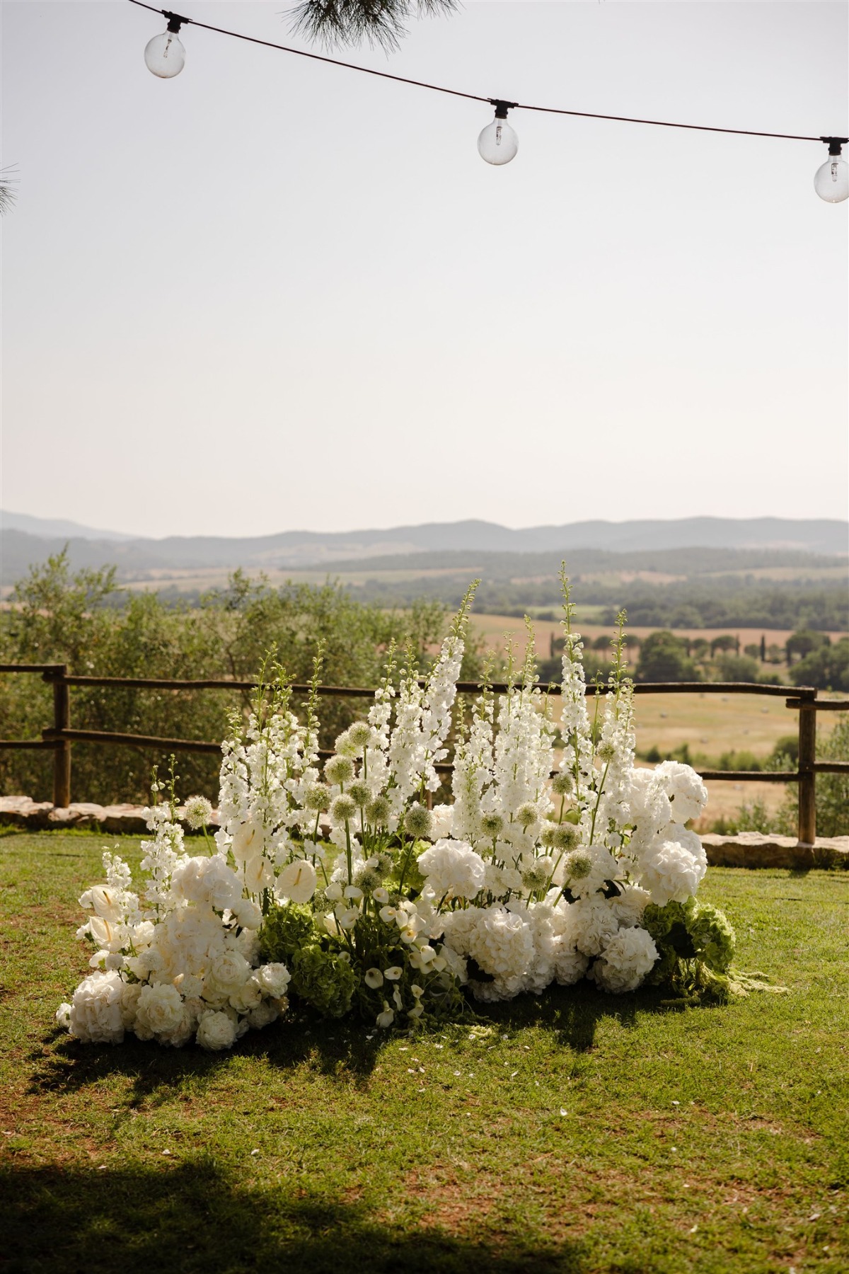 white floor level ceremony arrangement