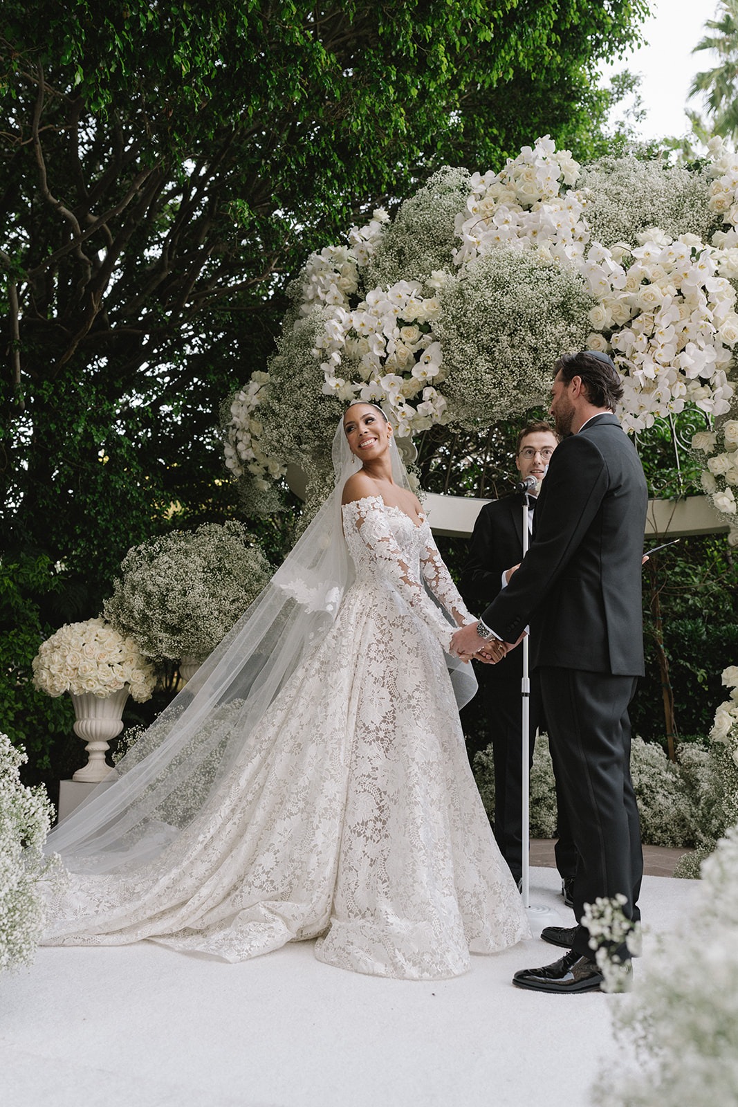 luxury white wedding ceremony