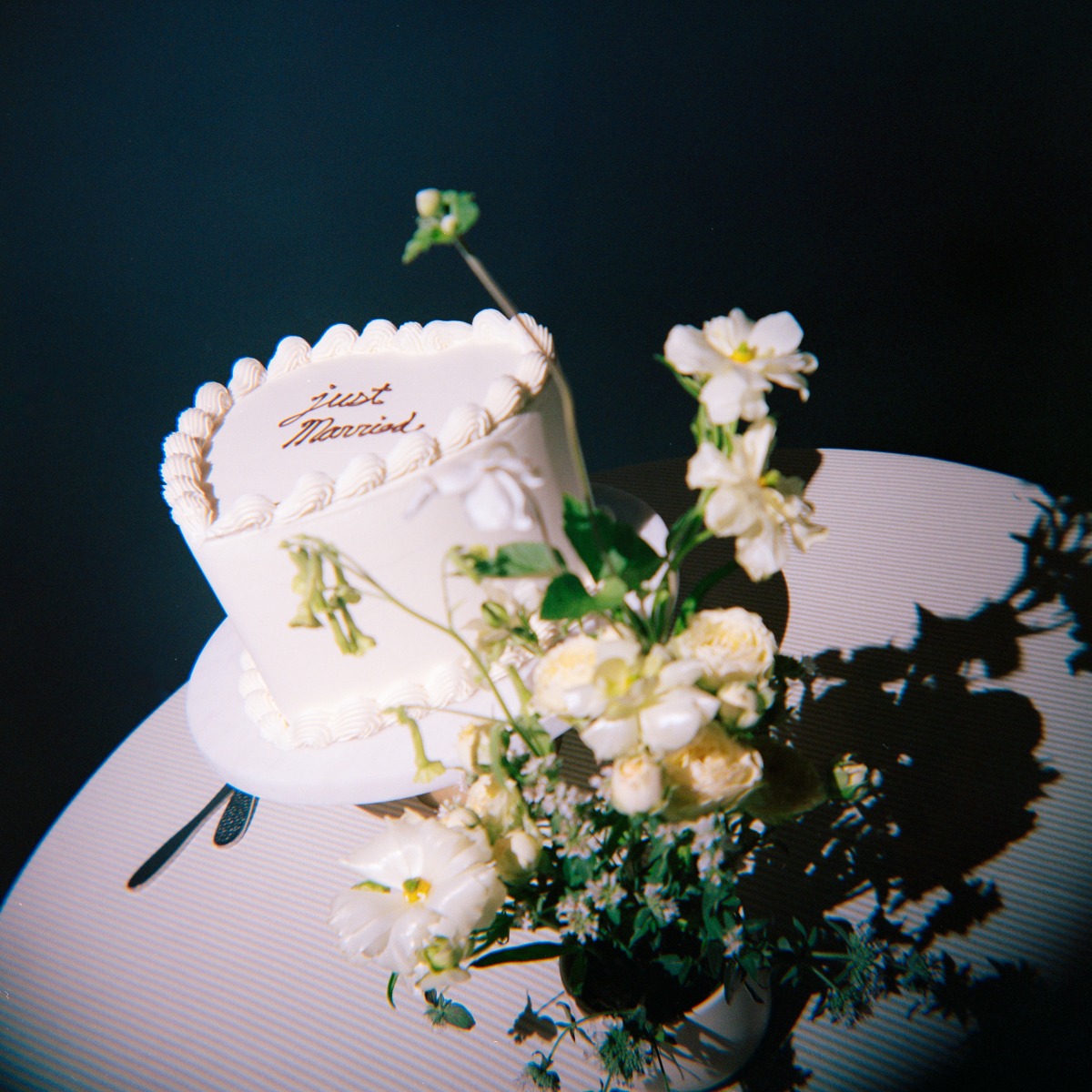 heart-shaped wedding cake