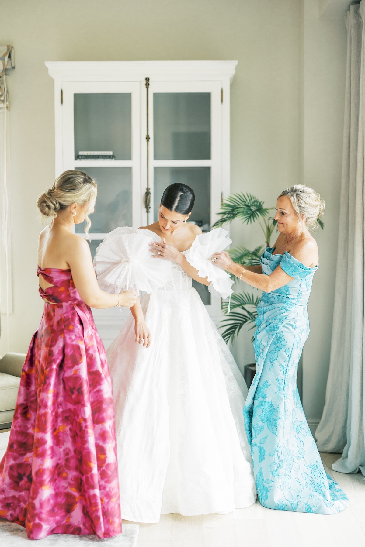 cute getting ready photo ideas for wedding