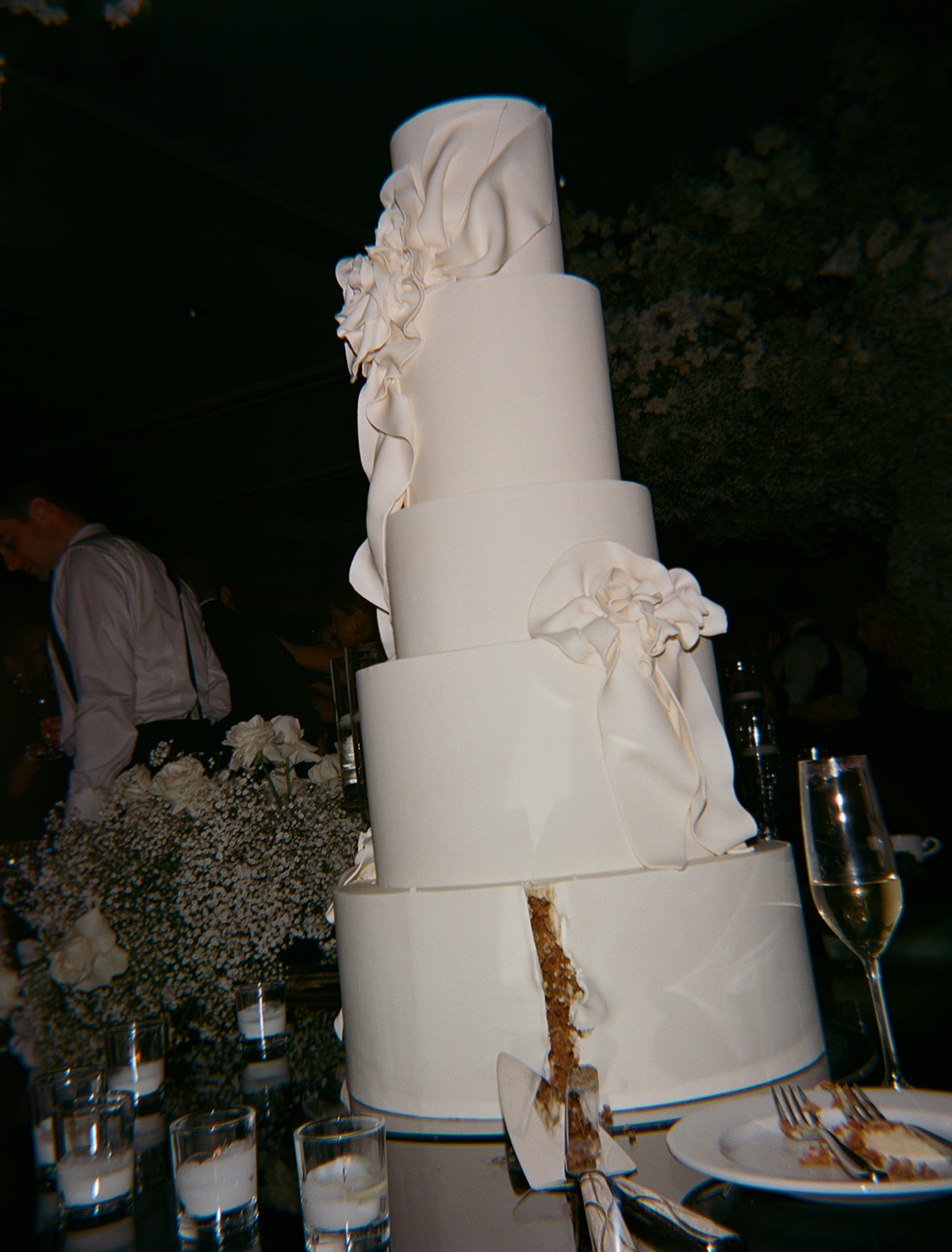 modern fondant wedding cake