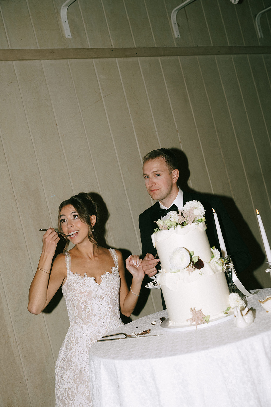 cute wedding cake photo ideas