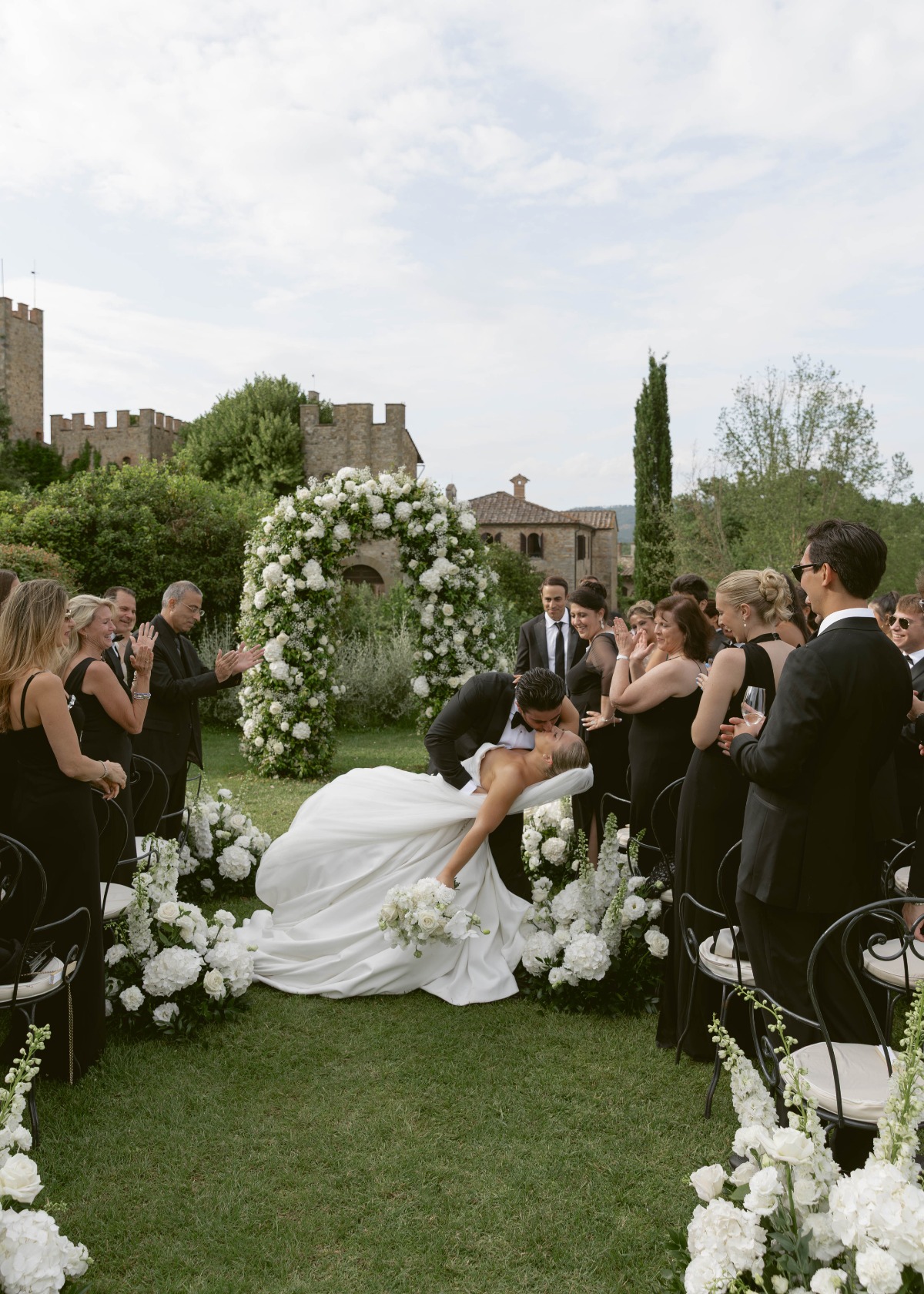 wedding kiss photo ideas