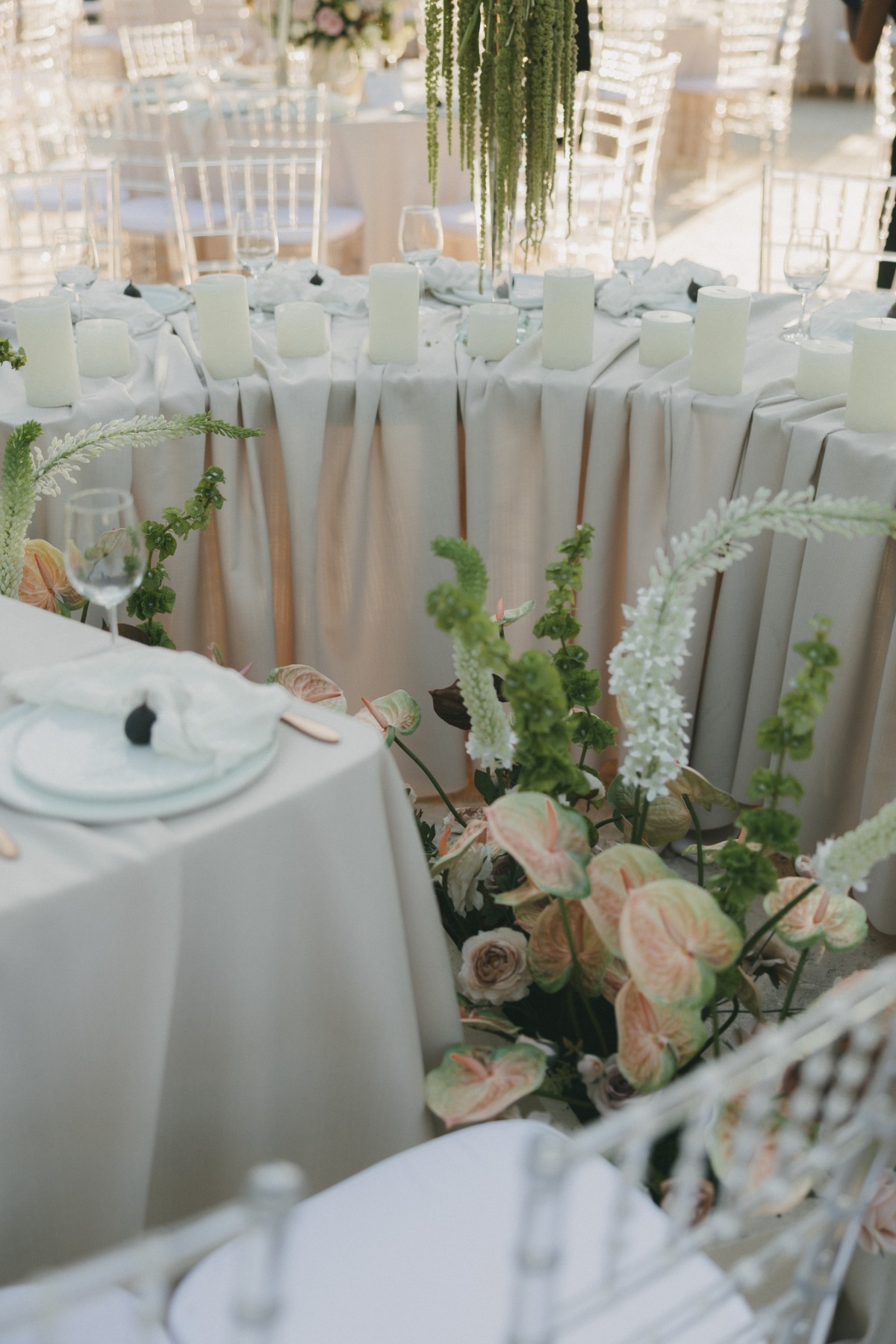 unique seating arrangement table decor in circle 