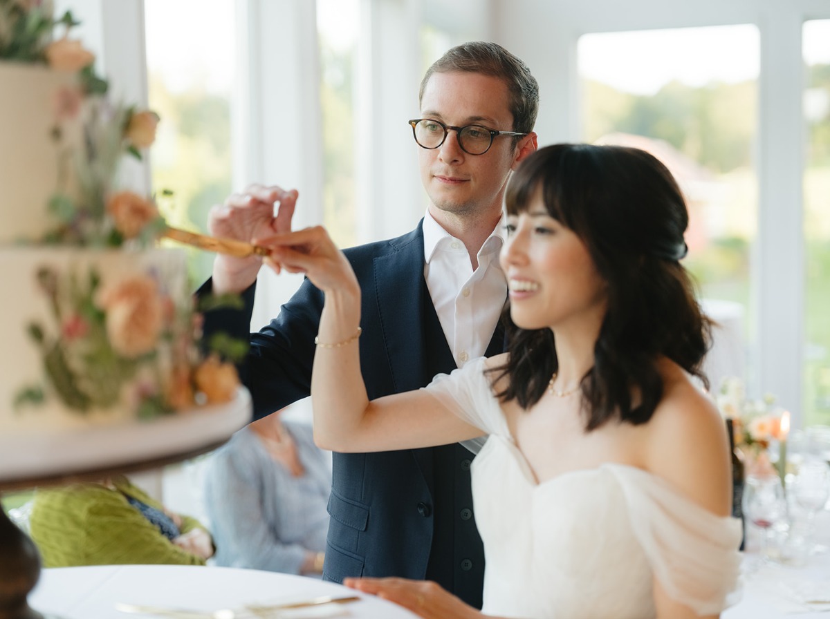 cake cutting photo ideas for wedding