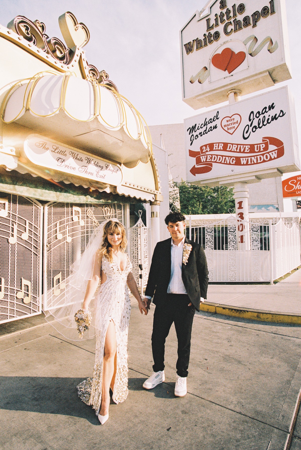 little white chapel elopement ideas in vegas