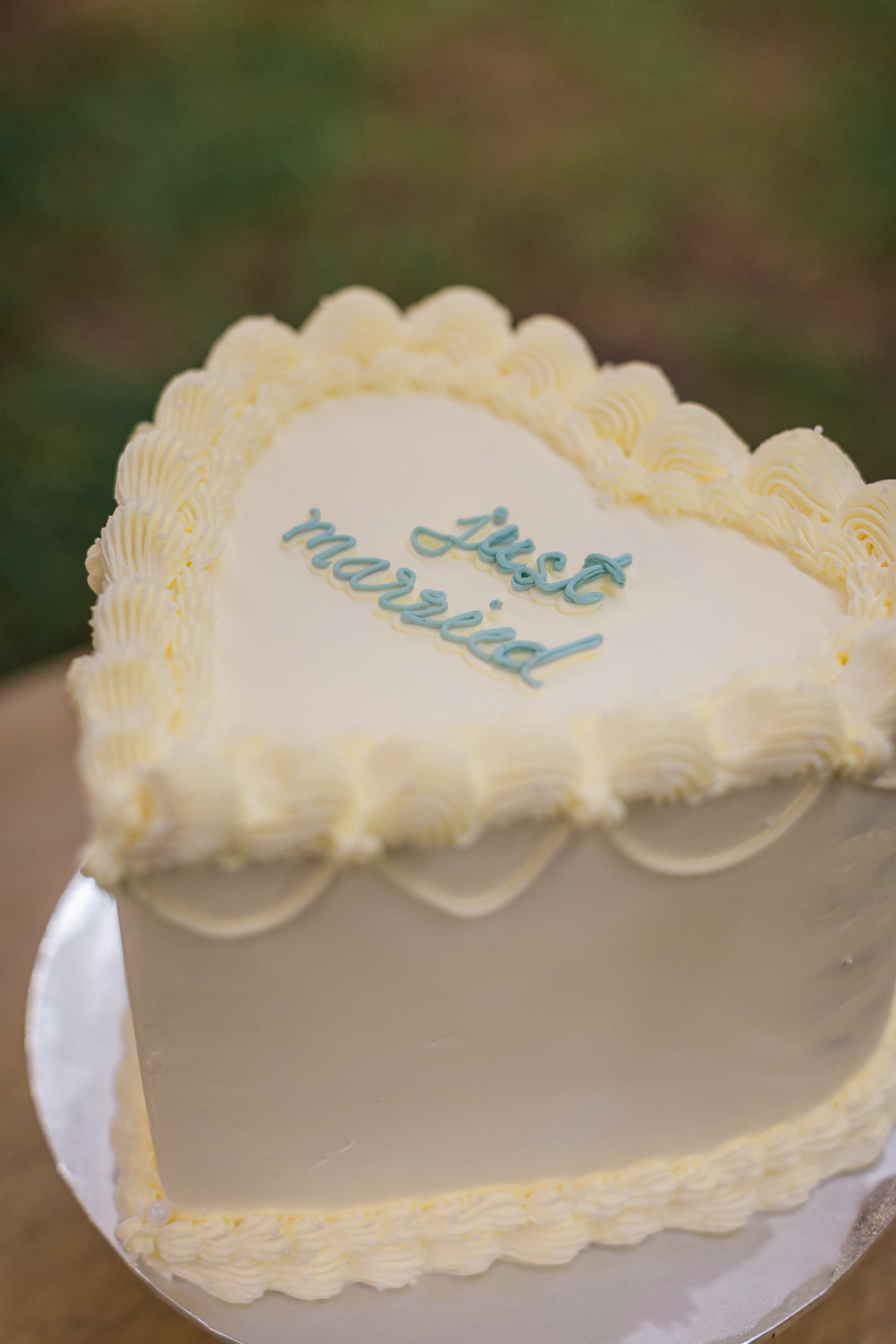 heart-shaped wedding cake