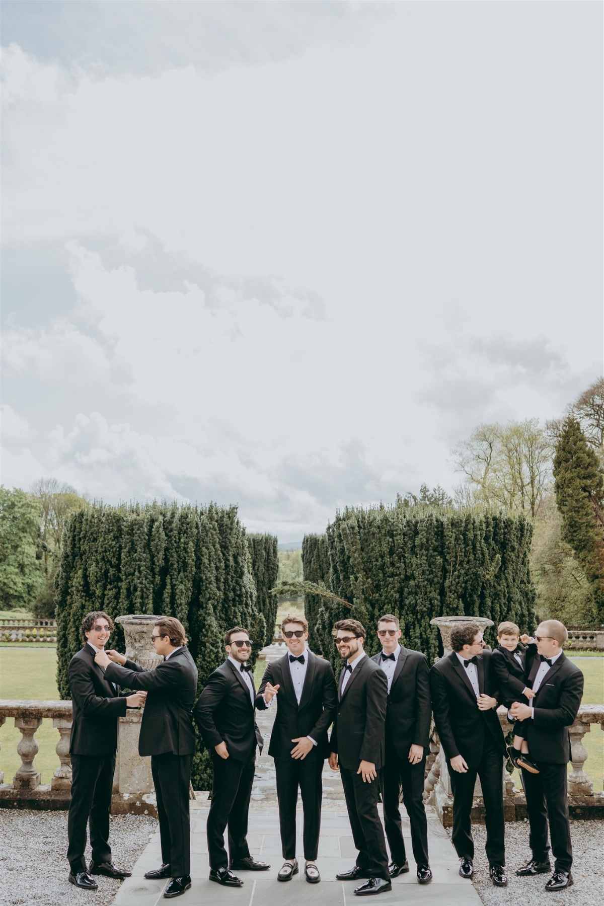 first-look-with-dad-and-bridal-party134