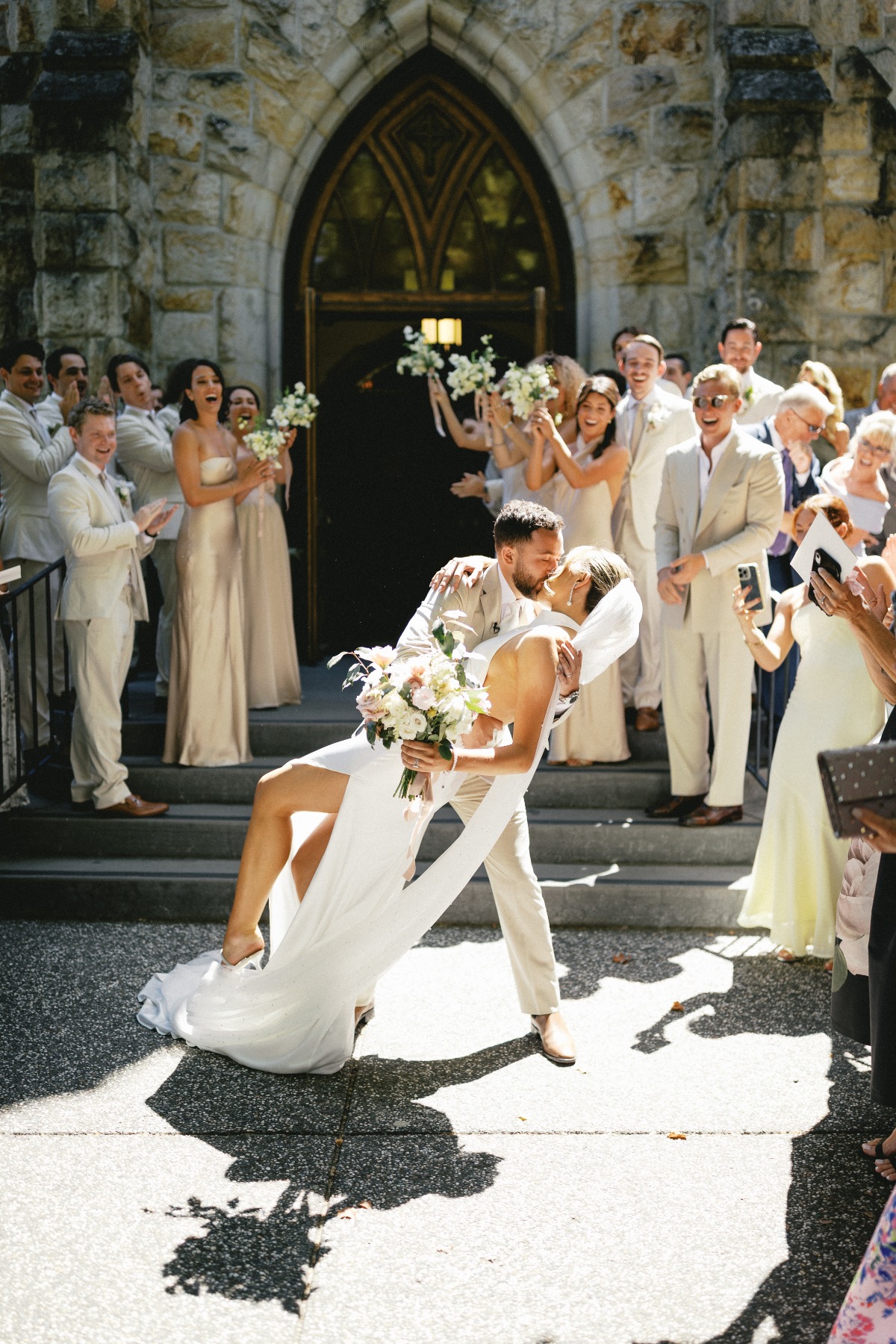 cute chapel wedding photo ideas