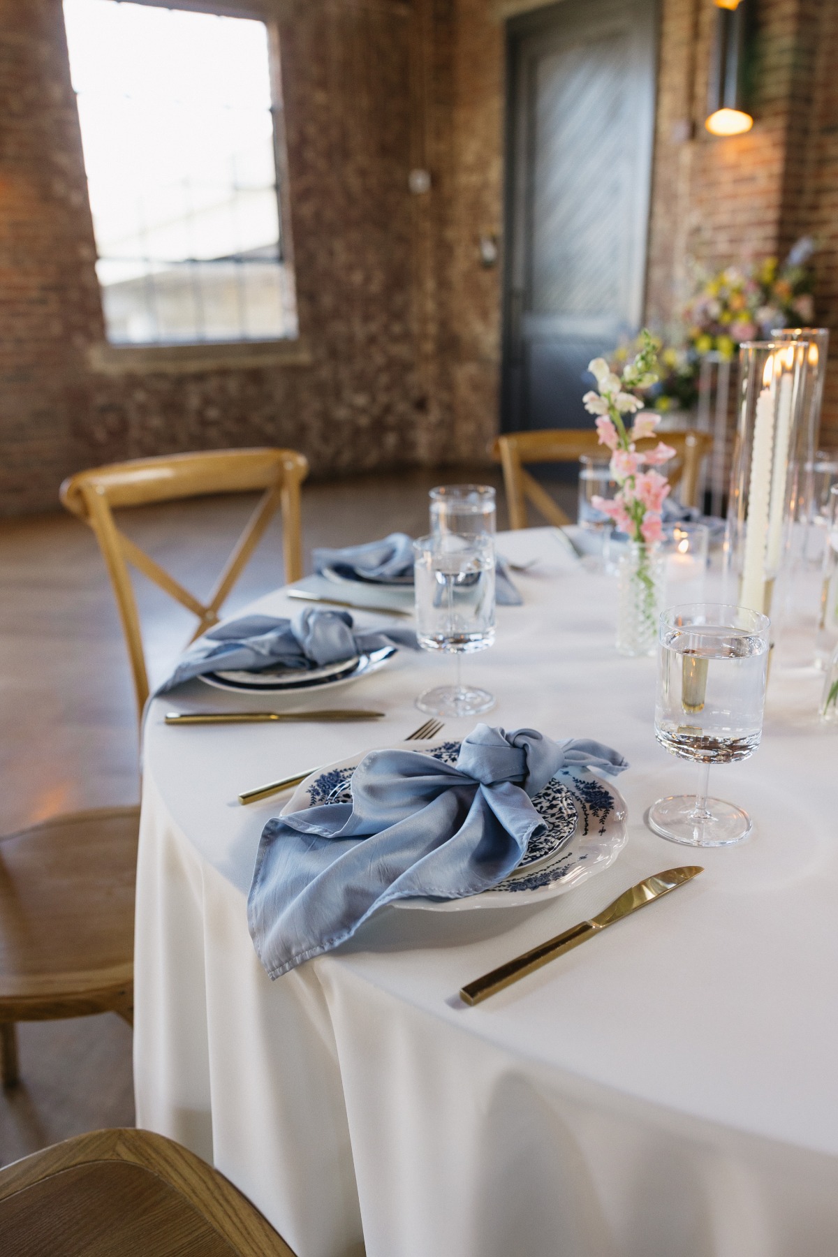 blue and gold wedding table