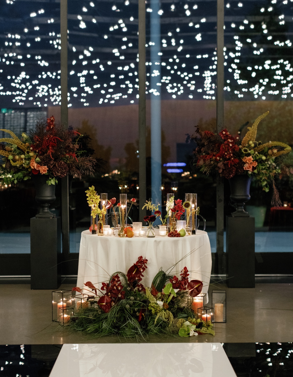 candlelit sweetheart table