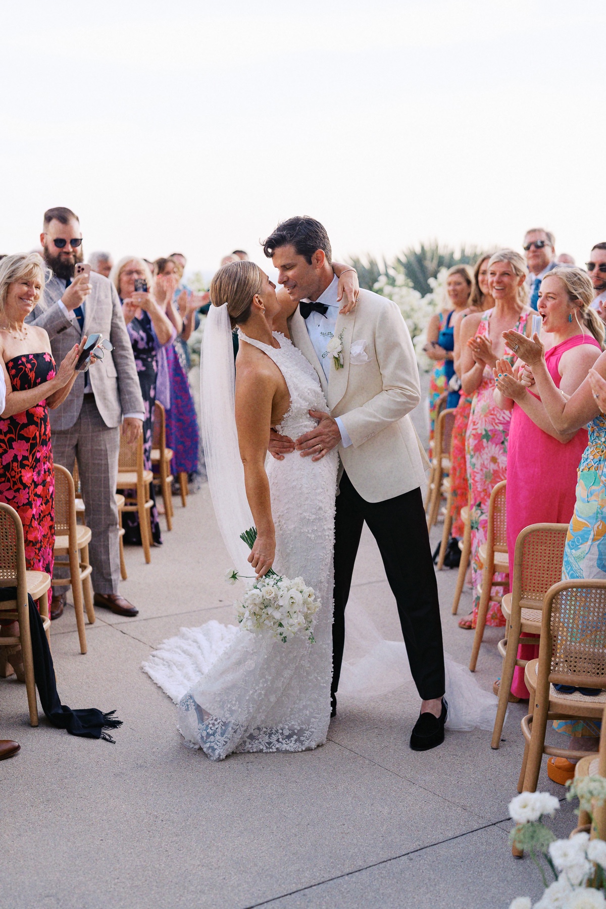 aisle kiss photo ideas