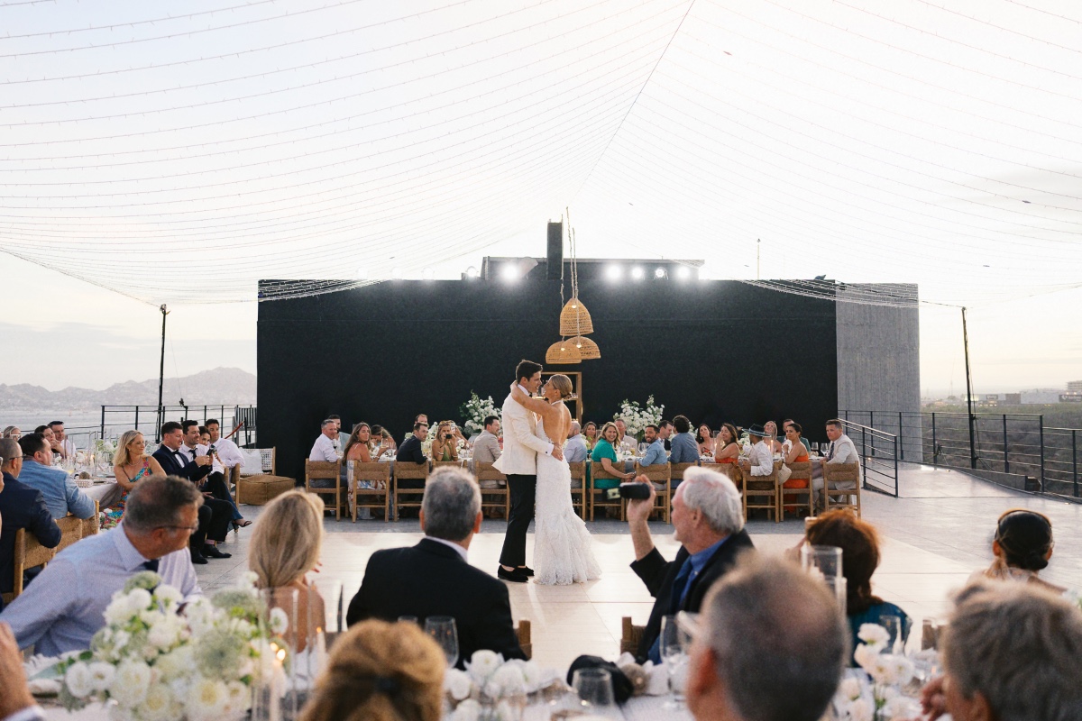 reception in the round table layout ideas