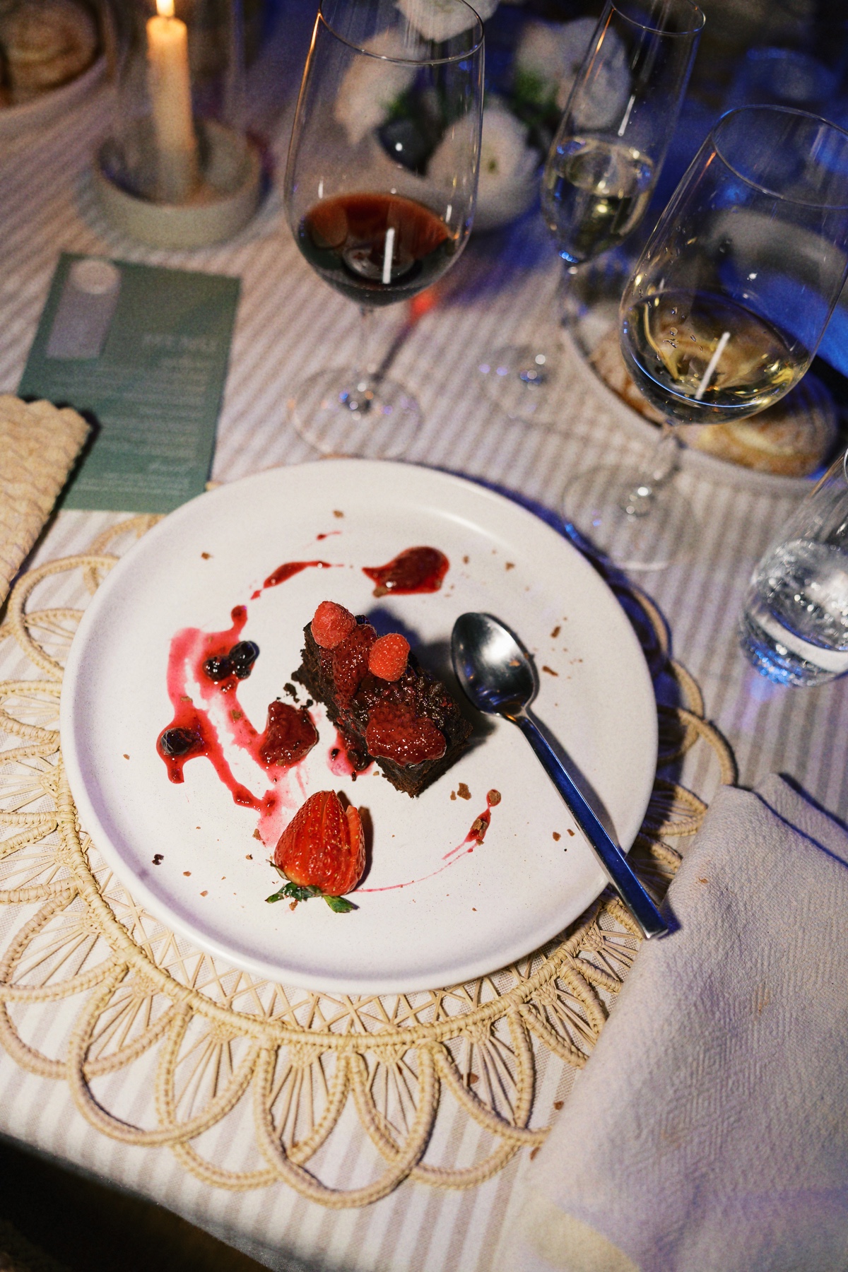 candid wedding reception photography
