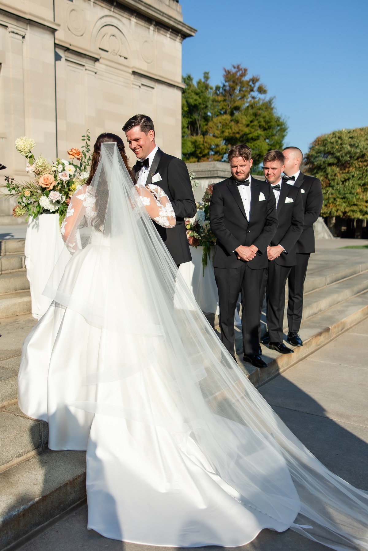 outdoor wedding at an art museum