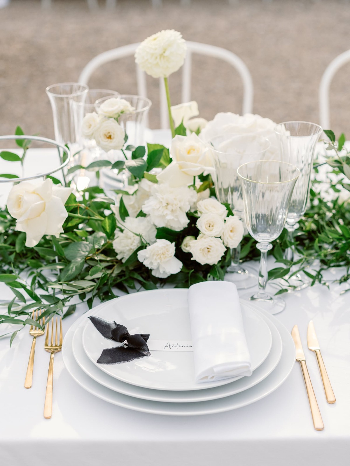 black and white wedding tablescape ideas