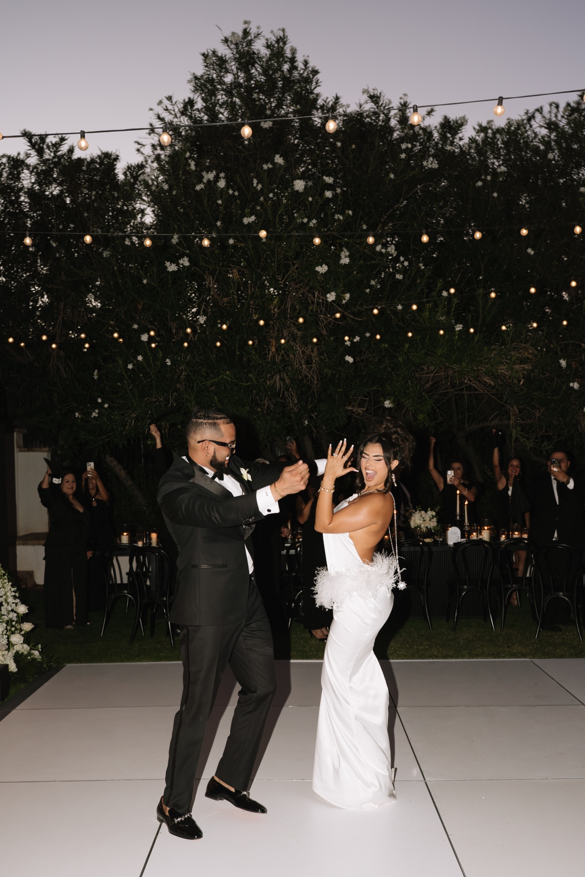 cute dance floor photo ideas for wedding