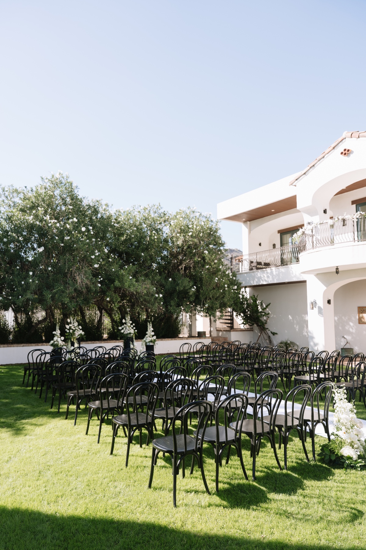 simple black and white wedding ceremony ideas