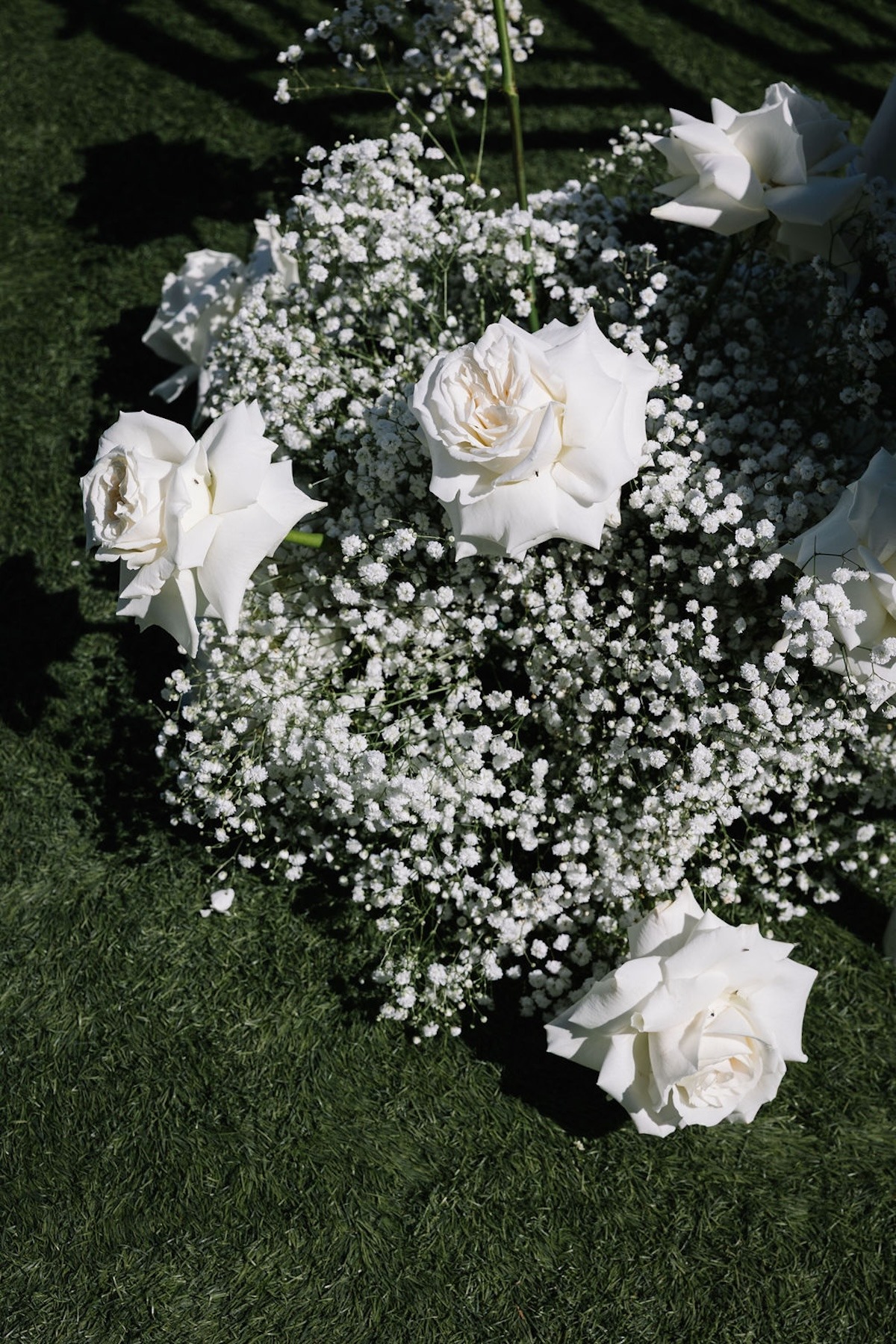 white rose and babys breath arrangement for weddings