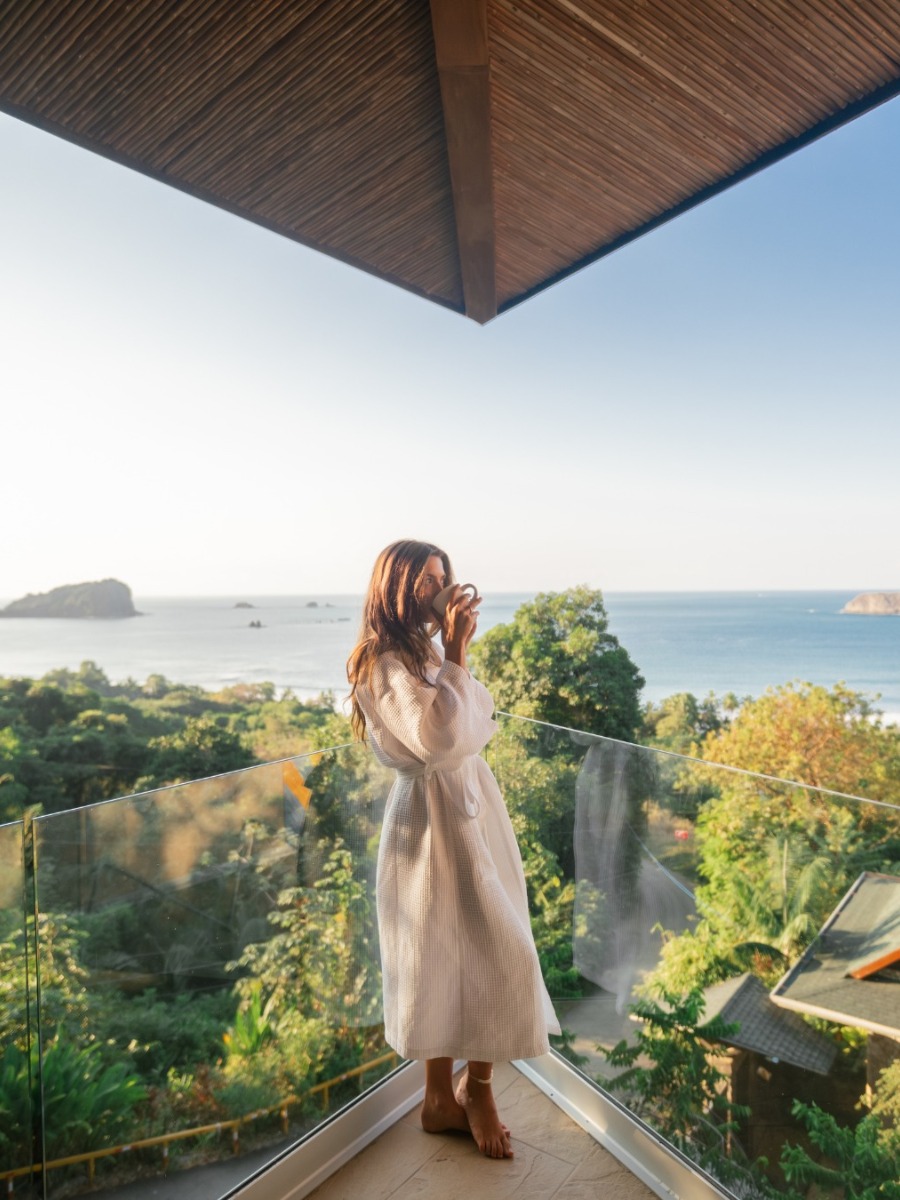 bride getting ready at villa punto de vista