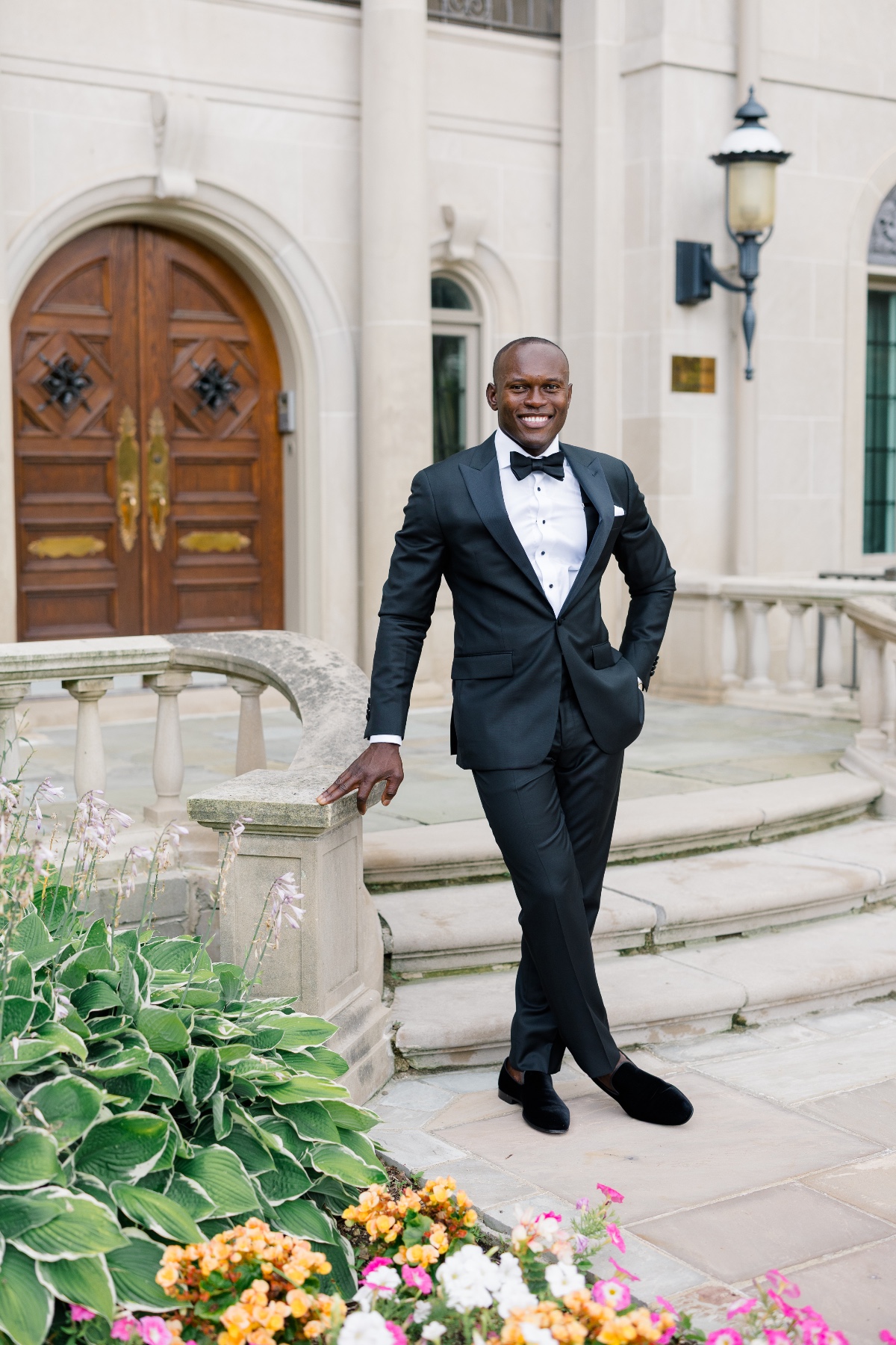 groom in tuxedo