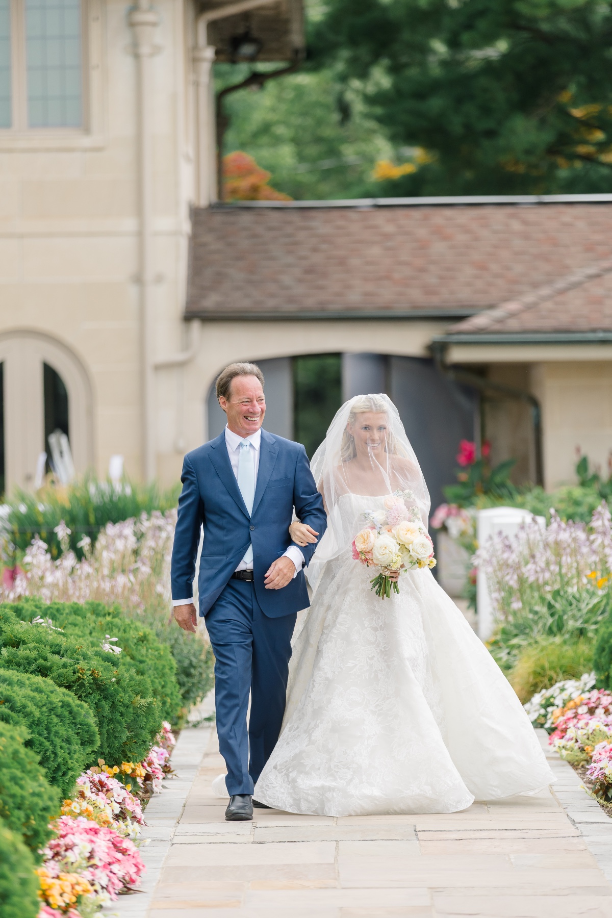 father walking bride down the aisle