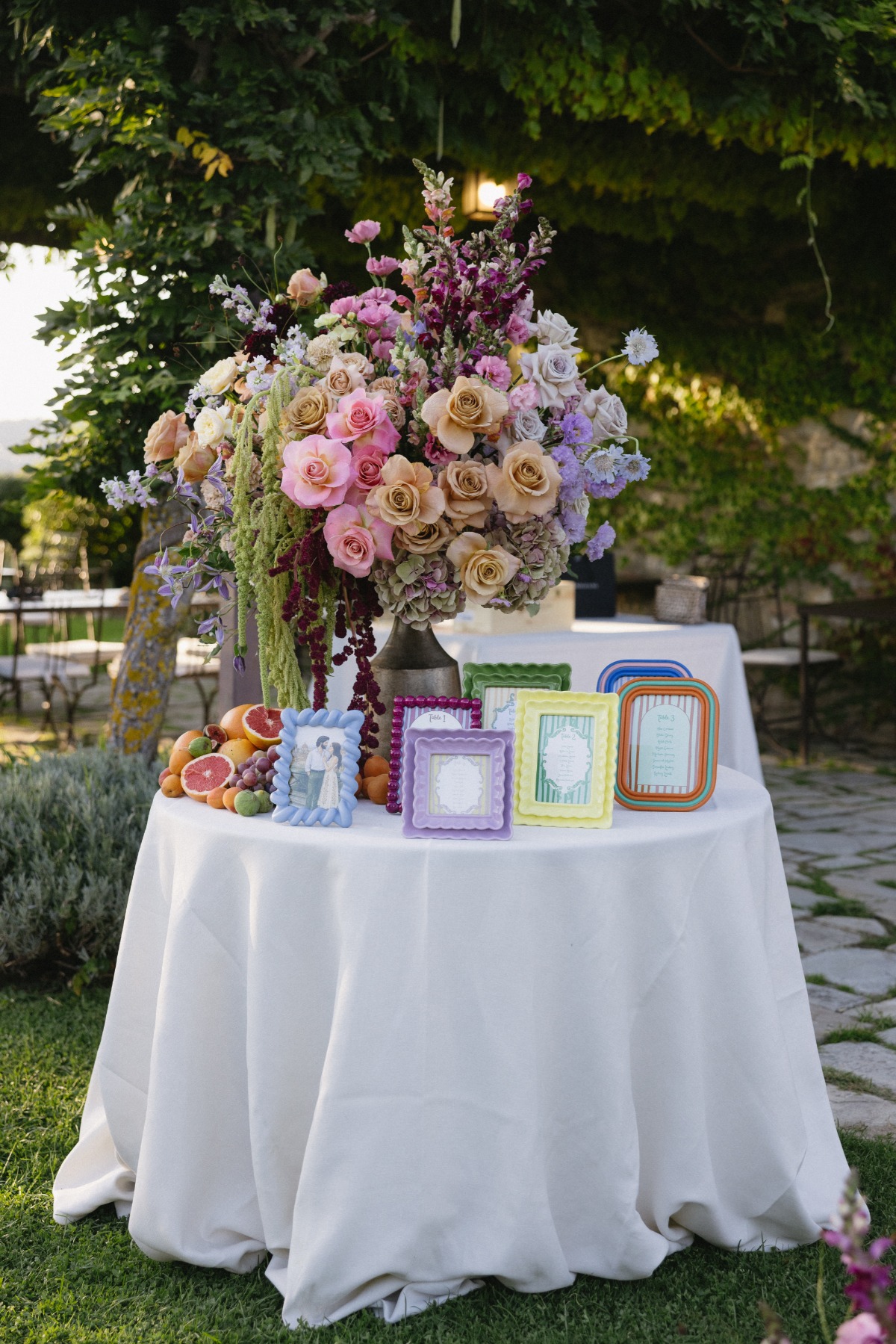 hannah-gabe-dinner-setting-the-scene-by-studio-leau-15